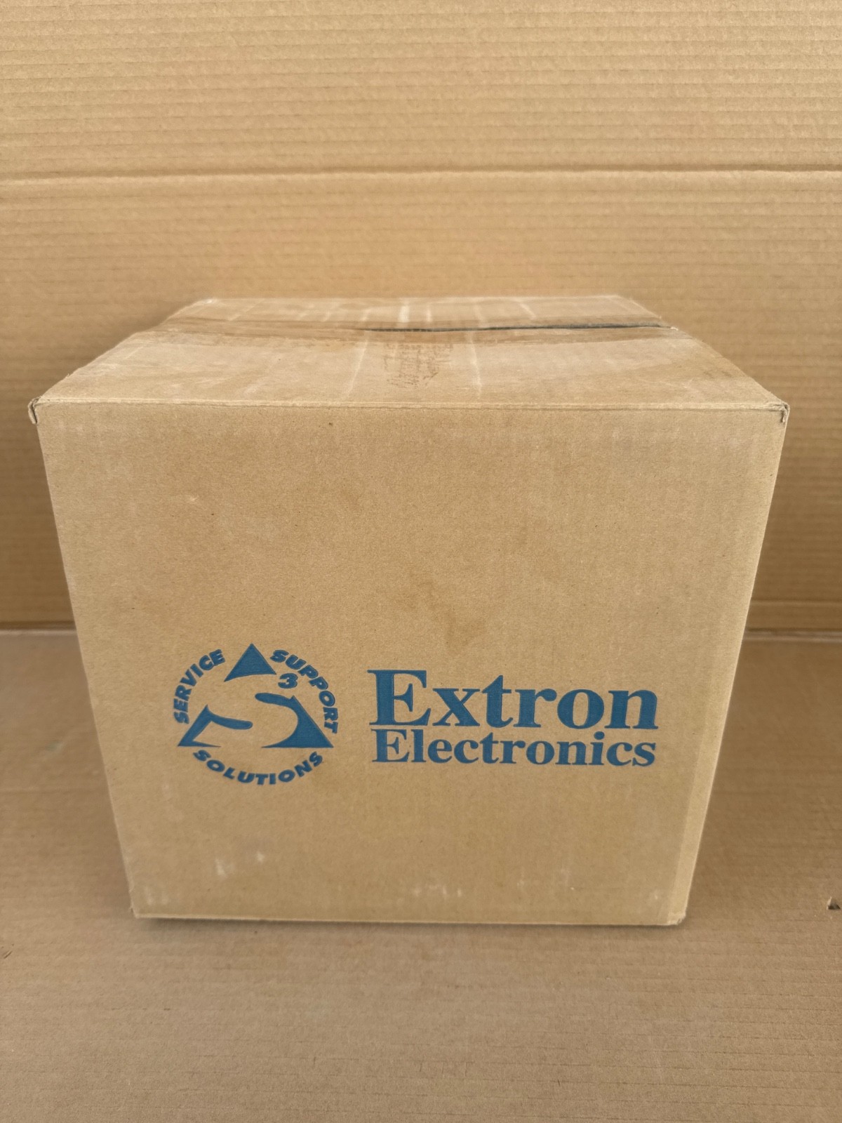 Extron HSA 200S UNIVERSAL-BLACK 60-705-0J Hideaway Surface Access Box – Compact