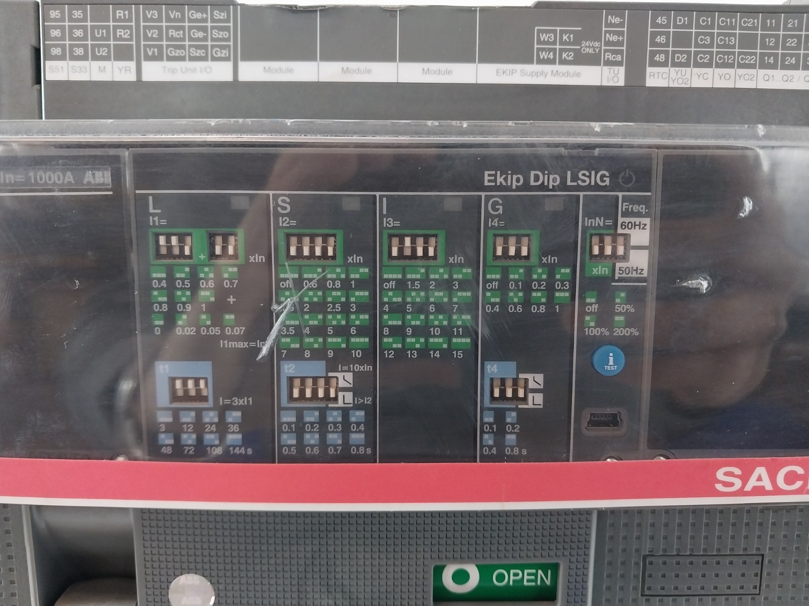 ABB E2.2N Air Circuit Breaker 1000A IEC 60947-2 24V DC 50-60Hz 12kV