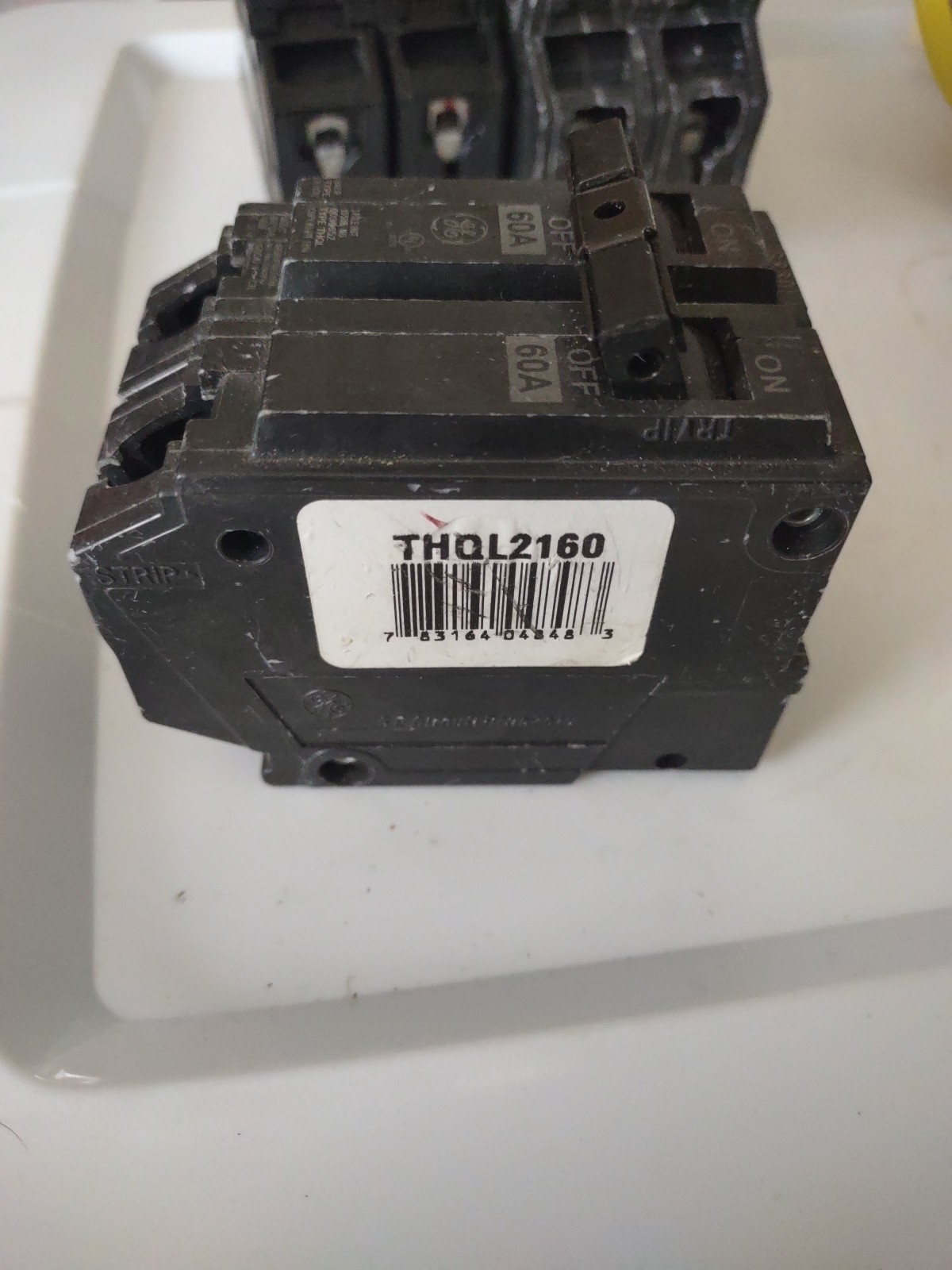 (LOT OF 5) 3 THQL230 GE 2 POLE 30 AMP,, 1 Eaton BR250, 1 THQL2160 CIRCUIT BRKR.