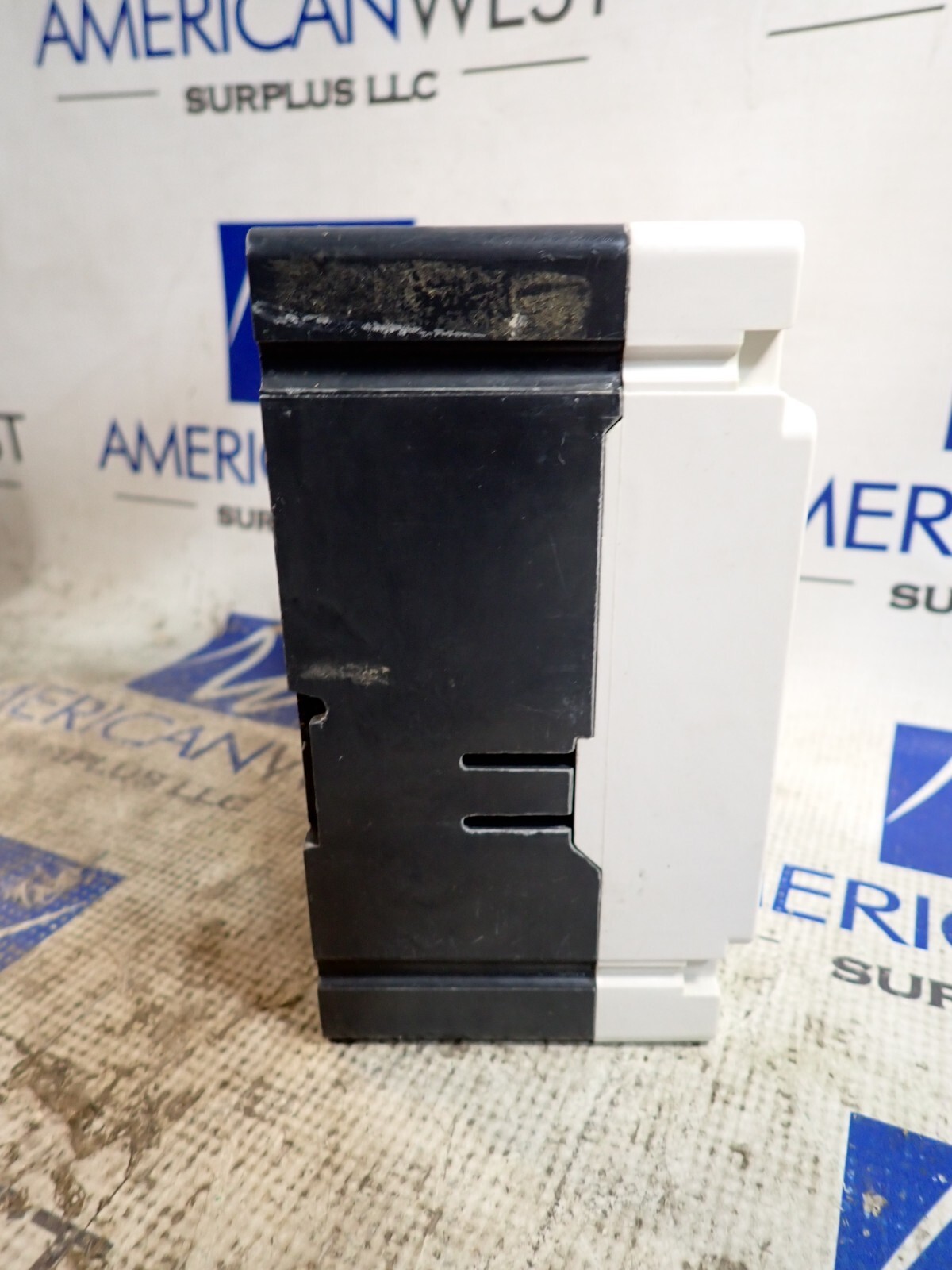 NEW in box EATON EHD3060 3 pole 60 amp 14kA 480 volt EHD Red Circuit Breaker