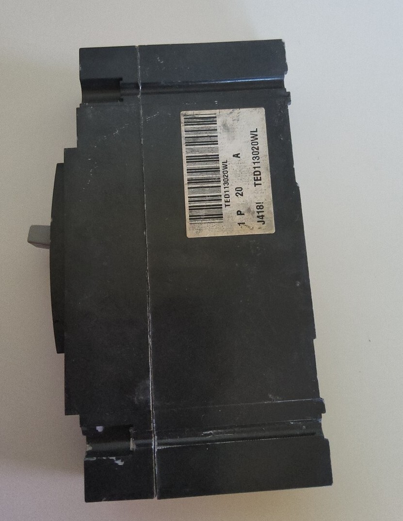 GE TED 113020WL Circuit Breaker – Black