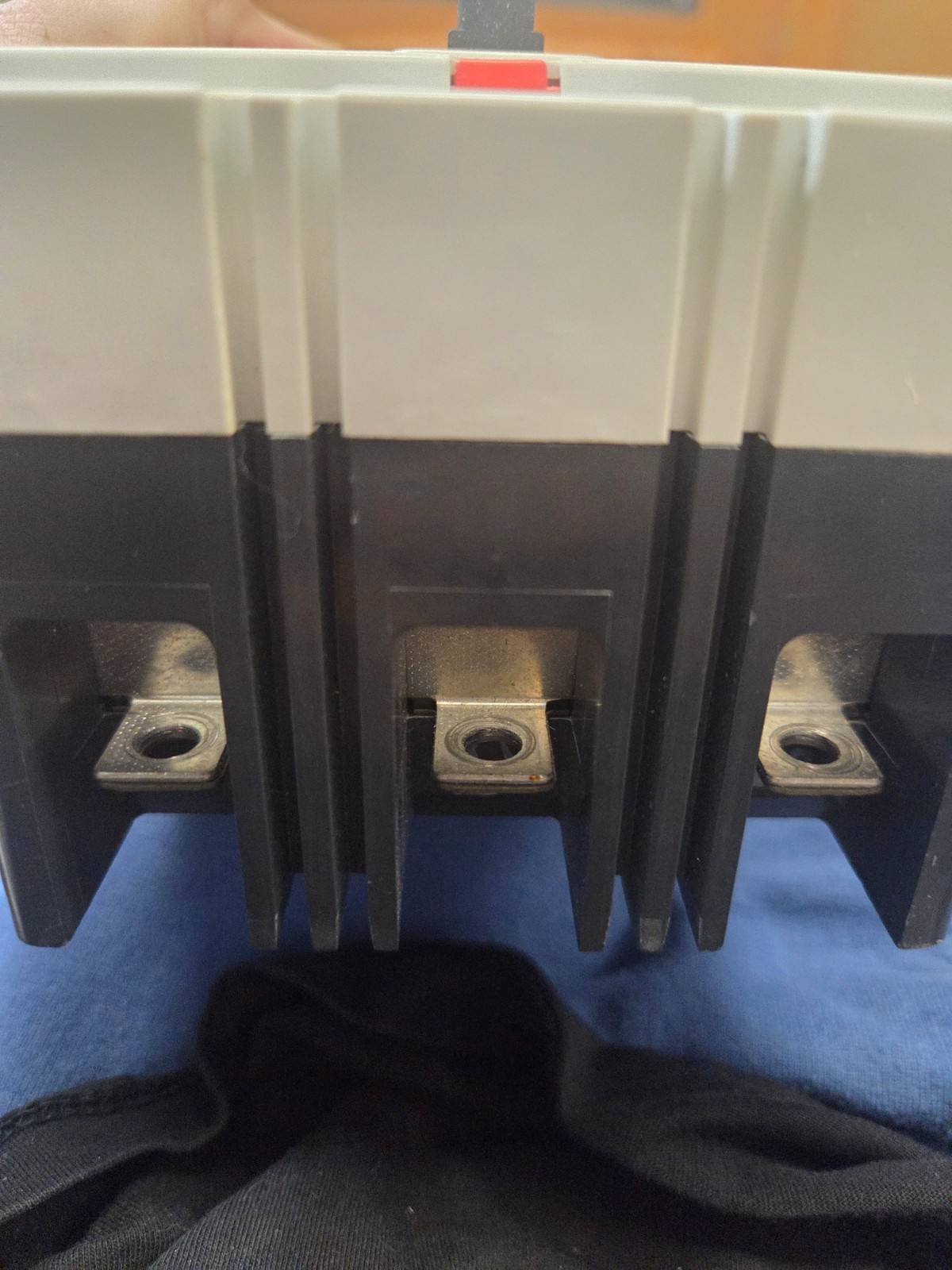🤪 CUTLER HAMMER 100 AMP CIRCUIT BREAKER 240 VAC 3 POLE ED3100