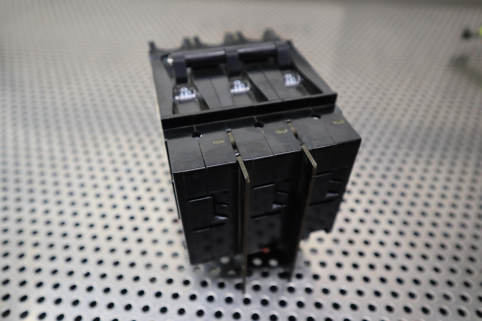 CARLINGSWITCH EA3-B0-24-450-12A-HB 5A 480V 50/60Hz 6.25A Trip New Old Stock