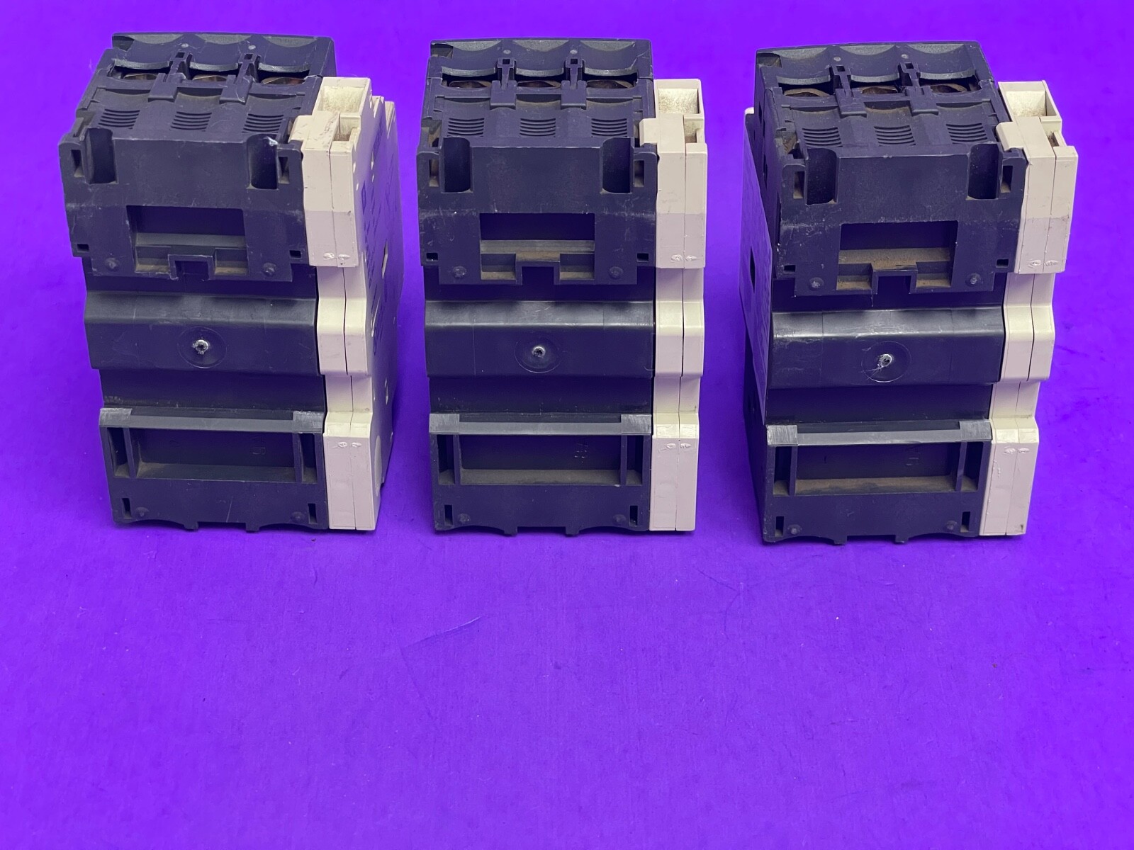 Telemecanique GV2ME07 Motor circuit breaker 1.6-2.5 A w/ GV2-AN11 Aux Contact