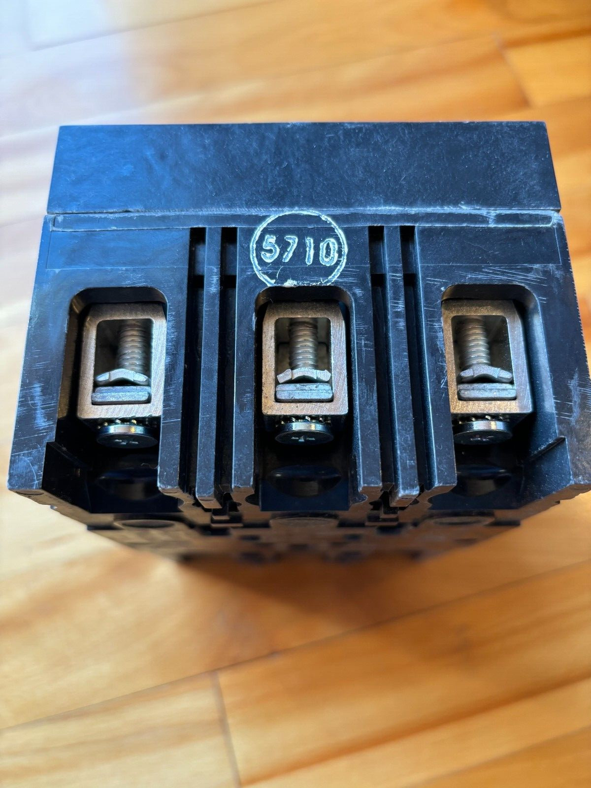 NEW OLD STOCK – IN OPEN BOX – GE THED136045WL 3POLE 45A 600V HI-BREAK BREAKER c