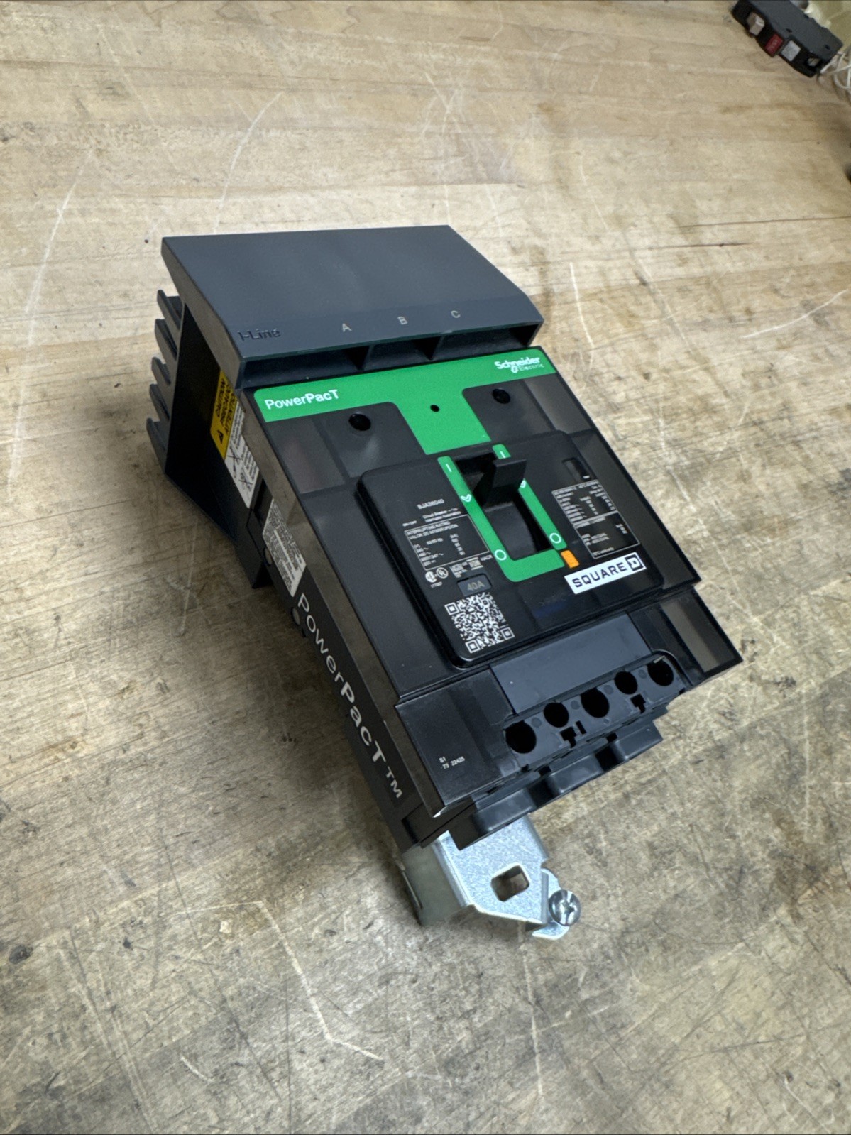 NEW TAKEOUT SQUARE D BJA36040 I-LINE 3 POLE 40 AMP 480v 65KAIC POWERPACT BREAKER
