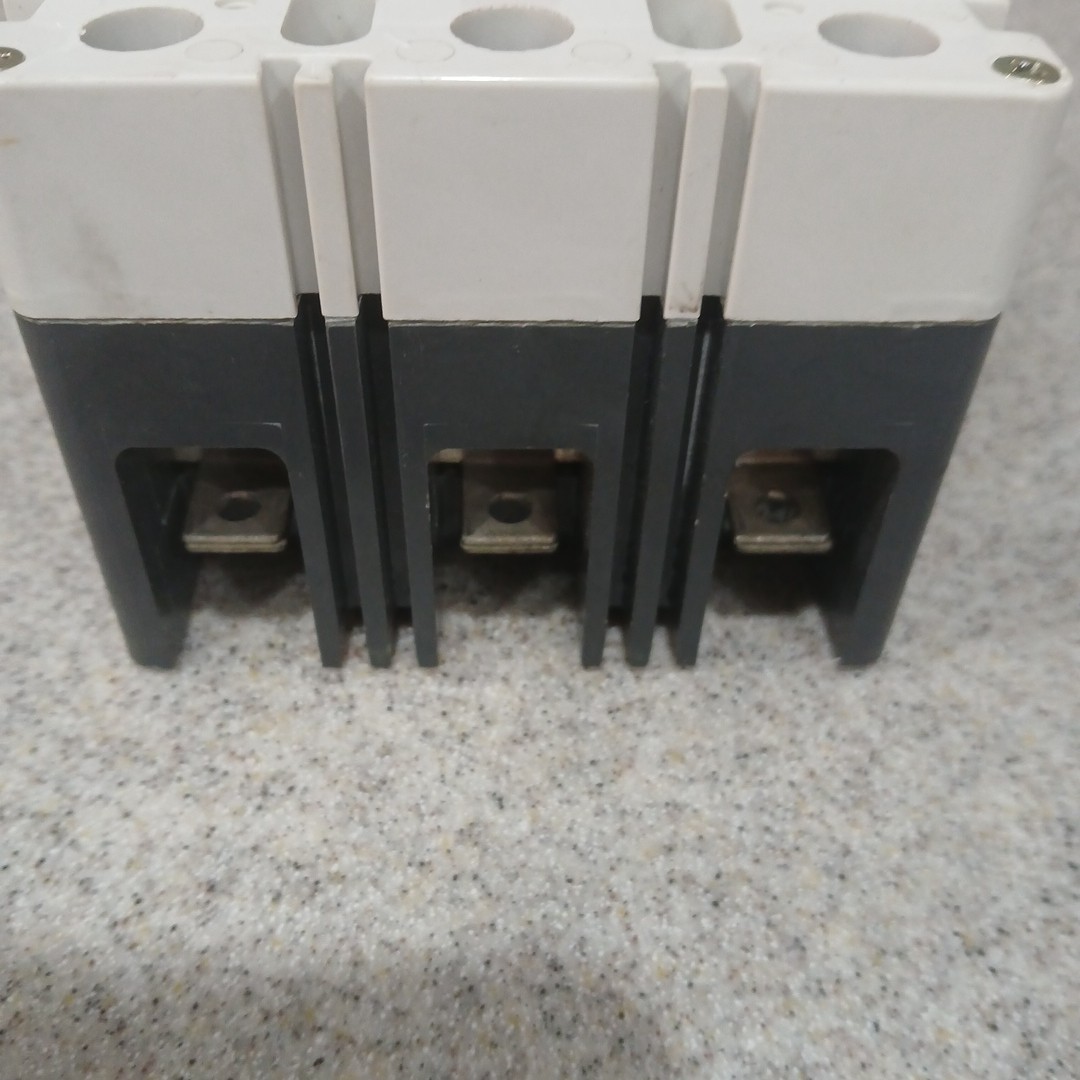 Eaton 3 Pole 40 AMP Circuit Breaker Type HFD 65K 600 Volt 3 Phase Unknown Model