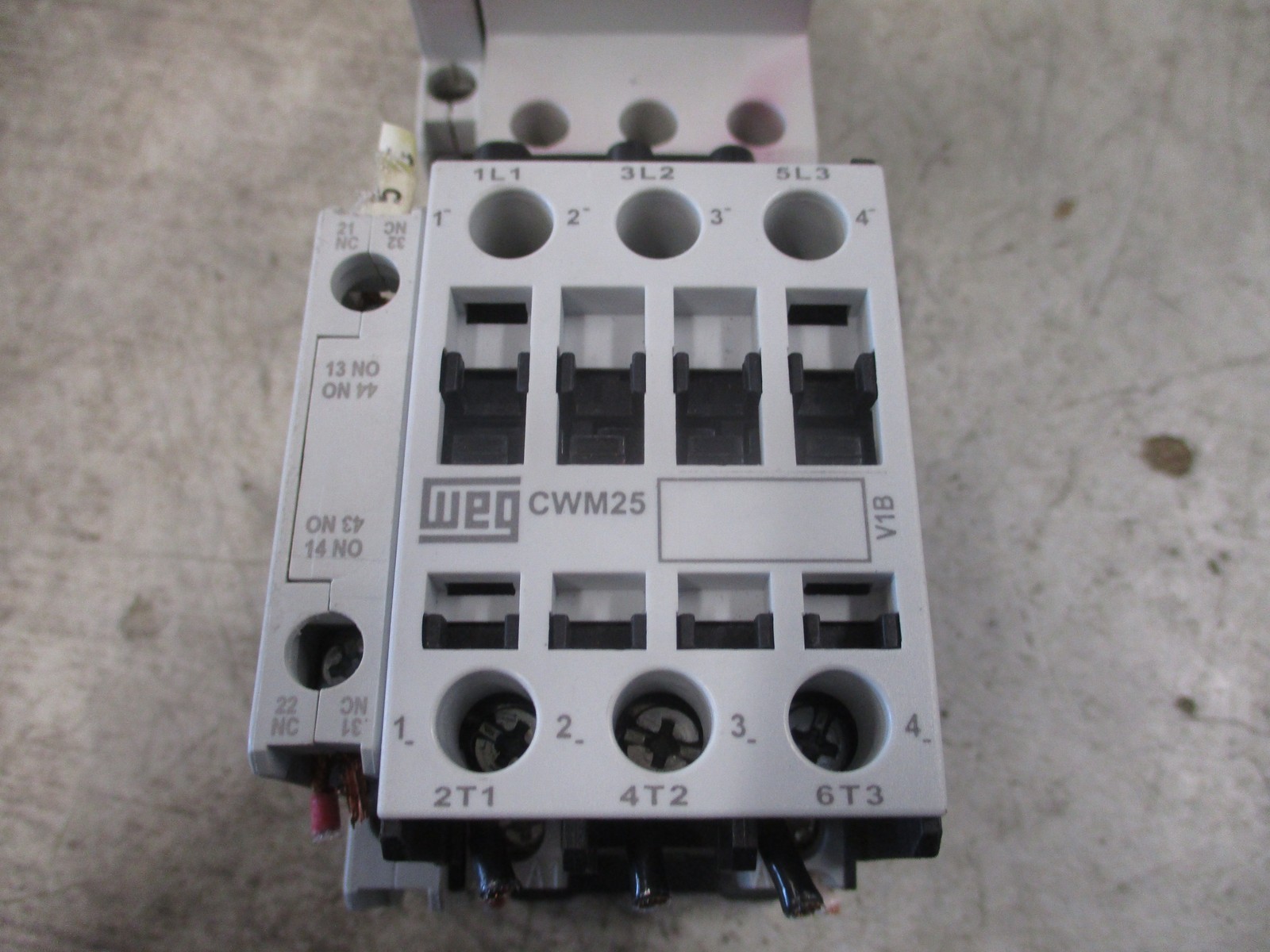 Weg Starter CWM25/MPW25 Trip: 16-20A (2) Aux Contacts W/Handle Used