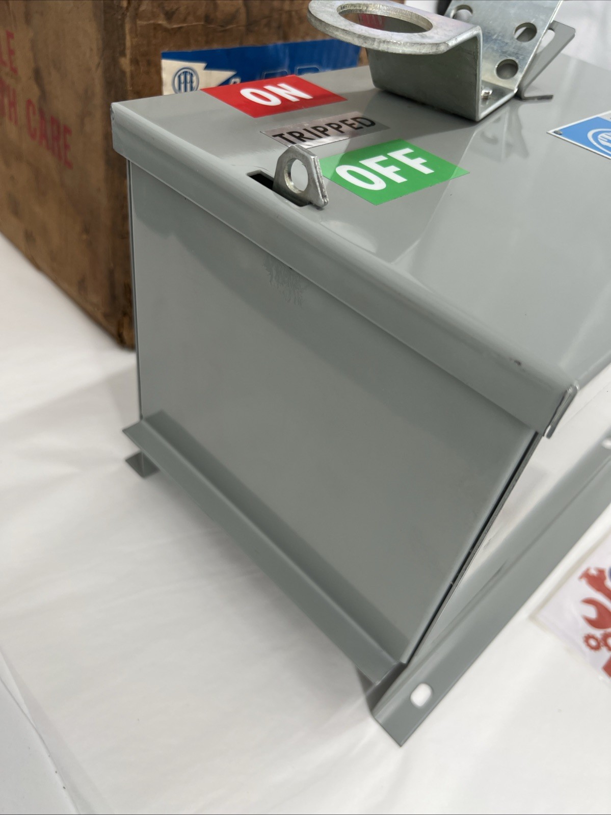 ITE BDEH 4100 Bustribution Circuit Breaker Plug Enclosure, 100A, 3Ø, 4P, 600V