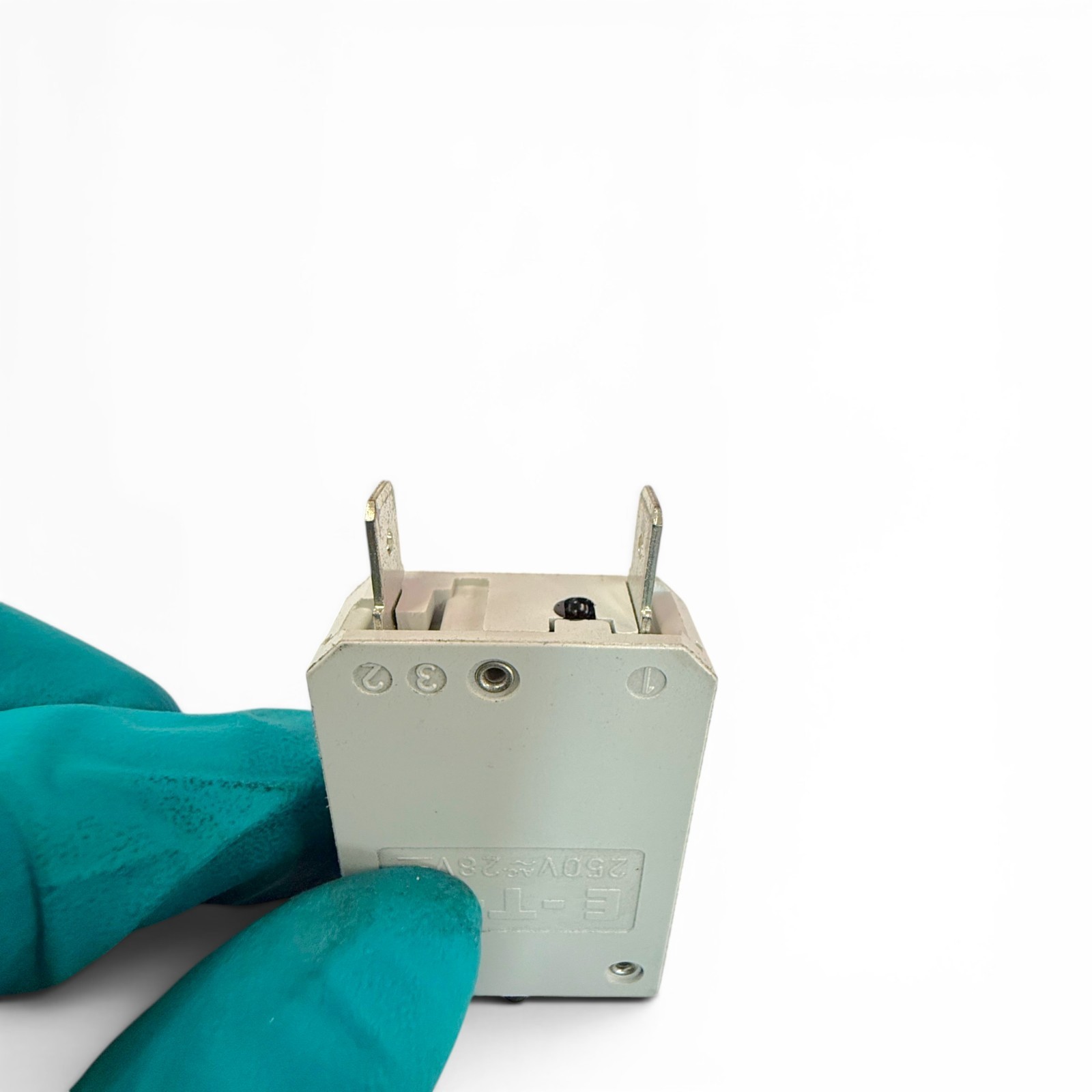 E-T-A 127-P10-H-KF Mini Thermal Circuit Breaker 15A 250VAC 28VDC