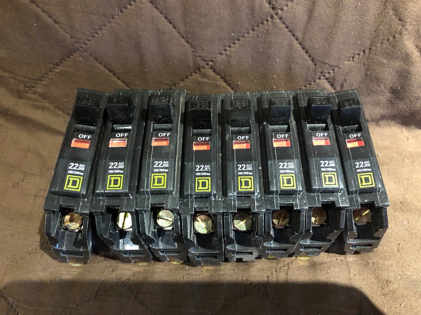 LOT OF 8 NOS Square D QOB120VH 20 A Circuit Breakers 22KA SHIPS FREE