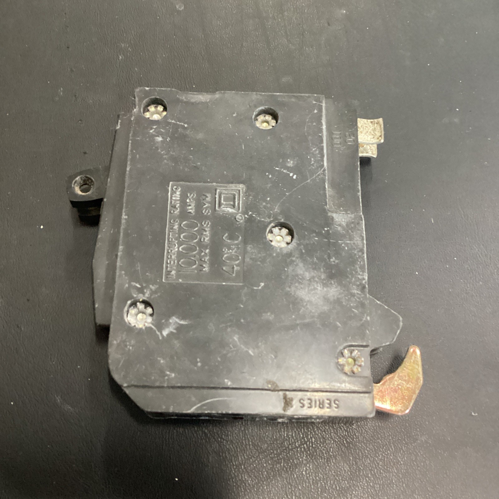 Square D QOT2020 20 Amp 1 Pole 120 Volt Side by Side Metal HOOK QOT2020 USED