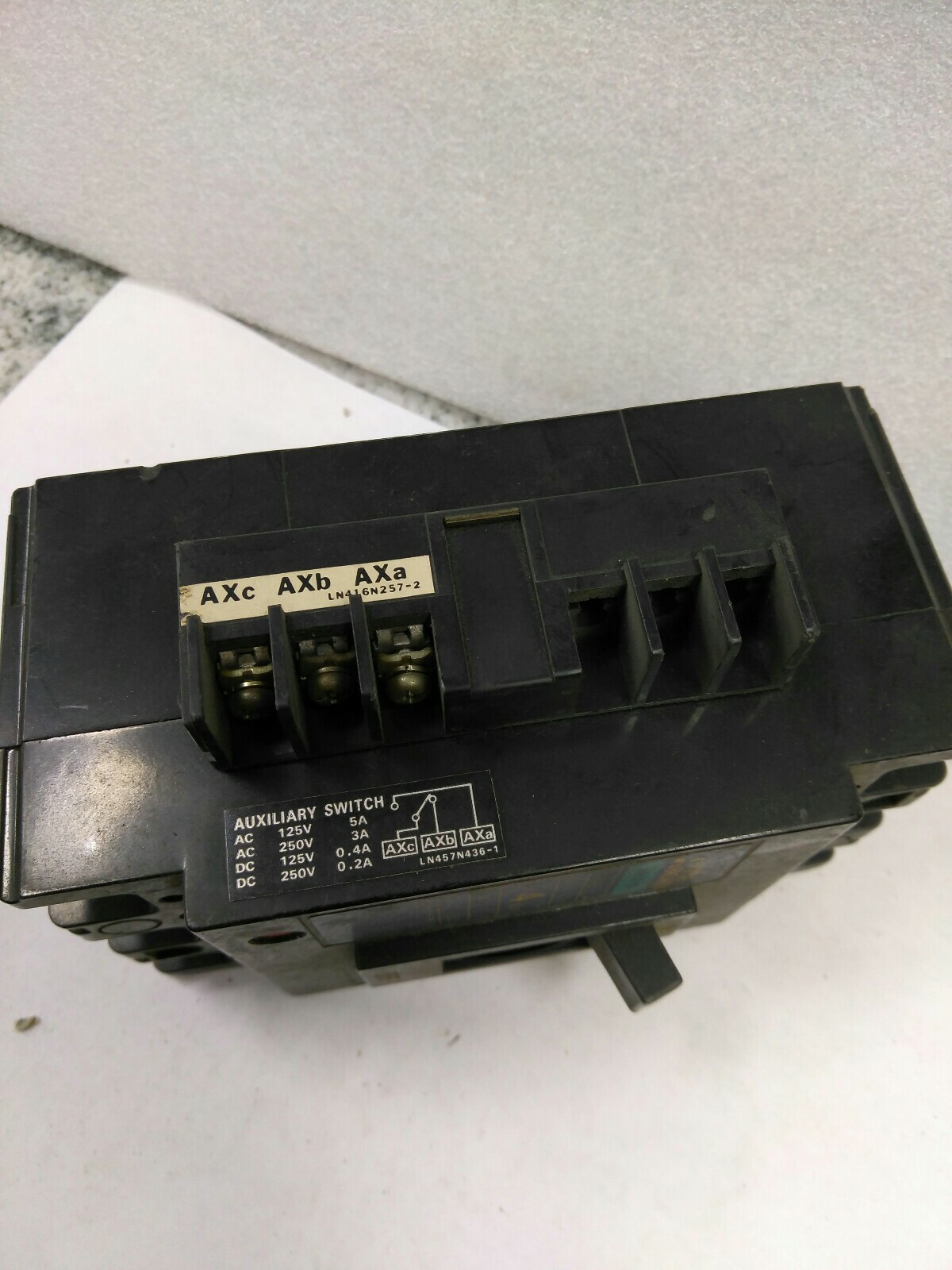 Mitsubishi Motor Breaker, MB30-SS, 4 Amp, 3 Pole, 500VAC WITH AUXILIARY (21CB2