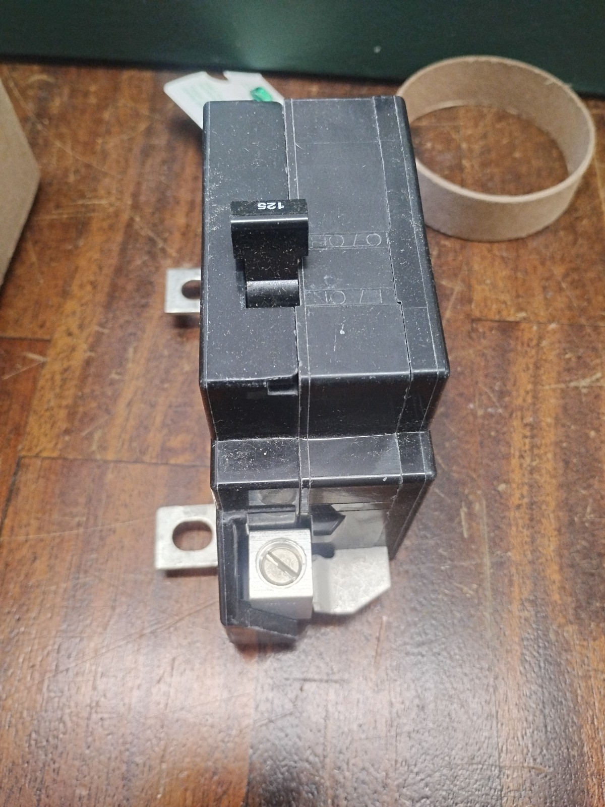Square D QOM125VHCP Circuit Breaker 2 Pole 125A 50/60Hz 120/240V. New