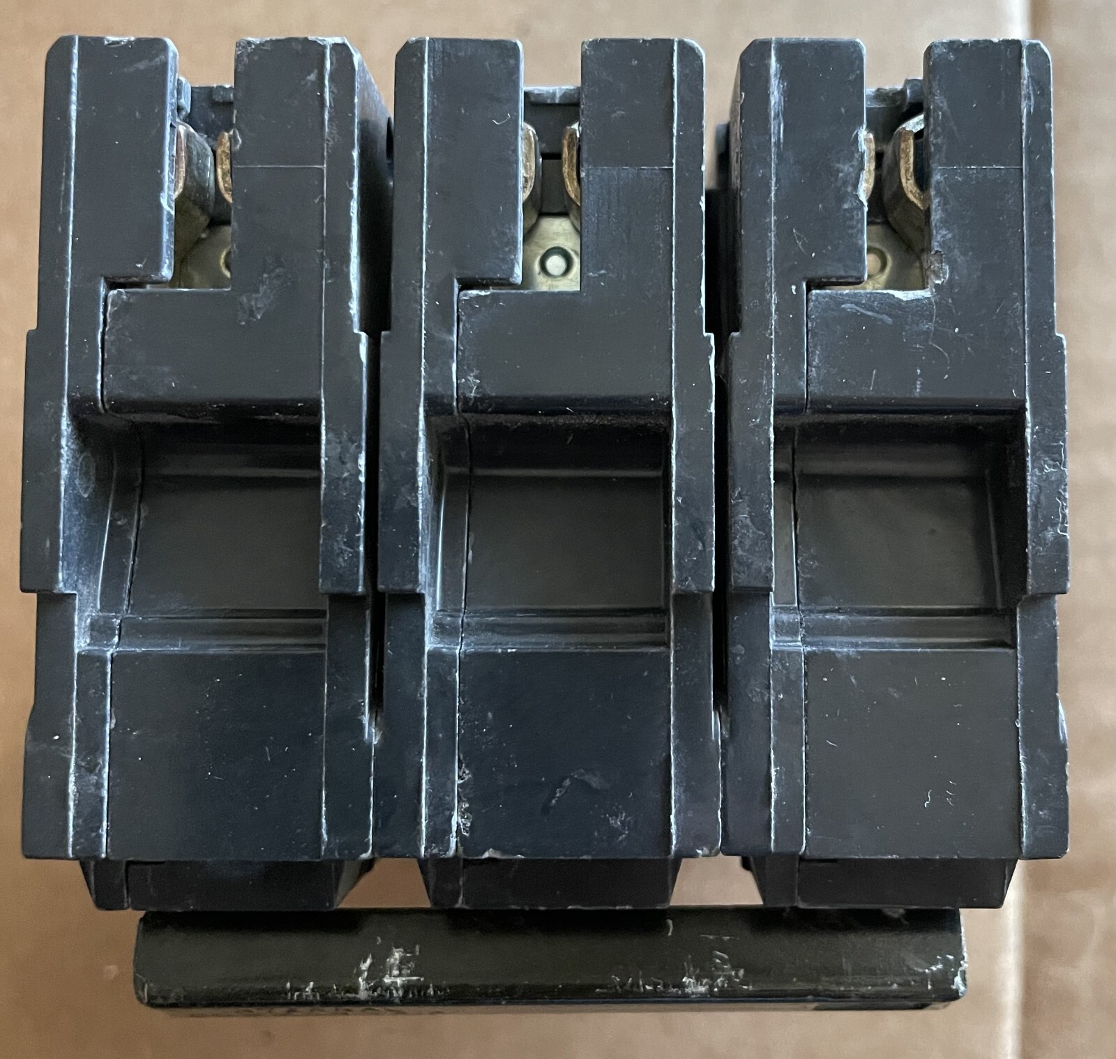 GE THQL3100, 3 Pole, 100 A Circuit Breaker