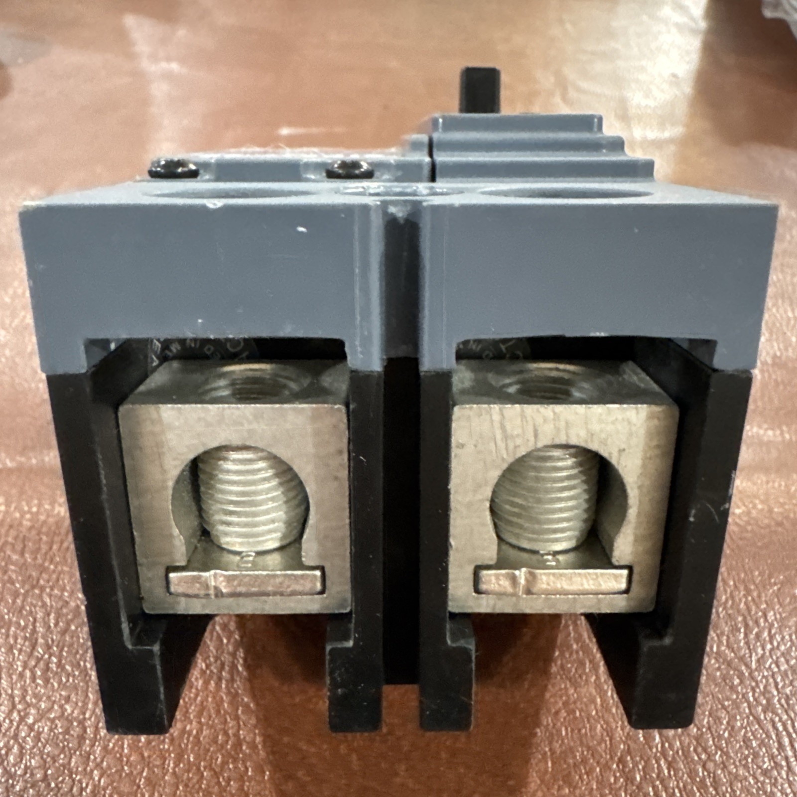 Siemens QR22B200 200A 2P 240V QR2 200 Amp 2 Pole Circuit Breaker G2C 2P 200A