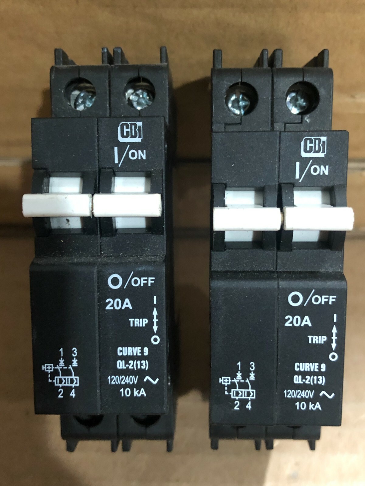 ( 2 PK)CBI QL-2(13) CIRCUIT BRAKER 2 POLE UNIT DP-3816 MOUNT ON VERTICAL SURFACE