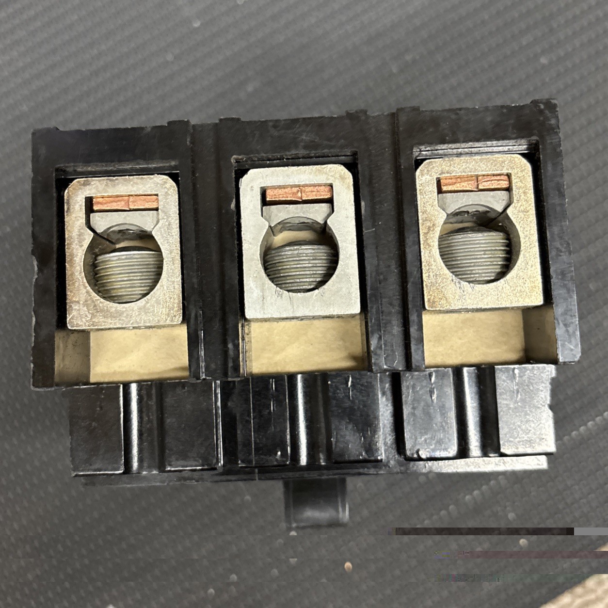 Used Square D 200 Amp Circuit Breaker 240 VAC 3 Pole Q2L3200