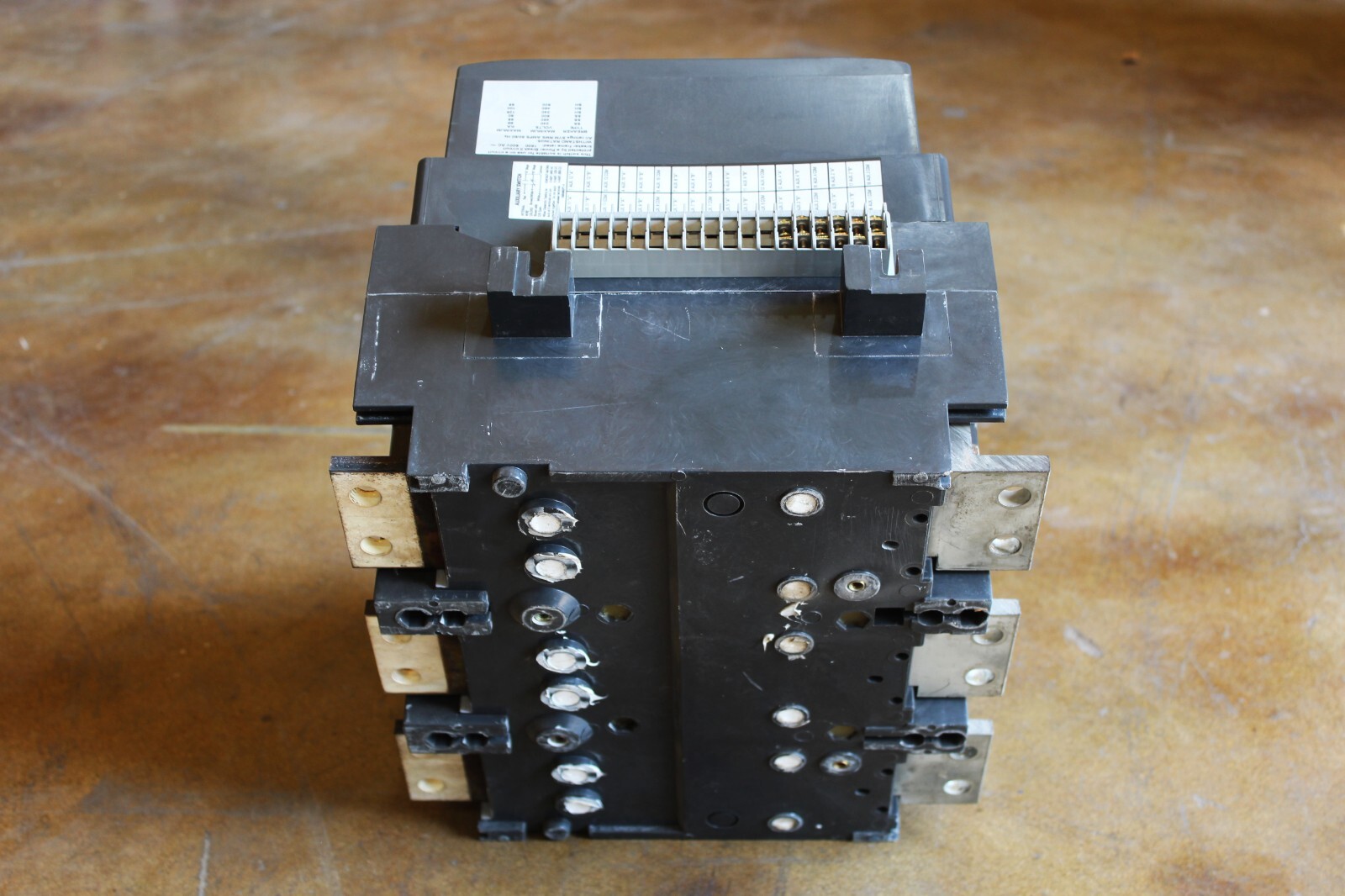 GE POWER BREAK II HI BRK 1600 AMP CIRCUIT BREAKER SHF16B216 – 600V AC 3 POLES