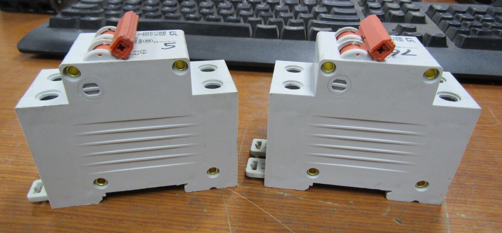 💥2) LS INDUSTRIAL SYSTEMS 16A CIRCUIT BREAKER 2 POLE 400 VAC BKN C 16 LOT OF 2