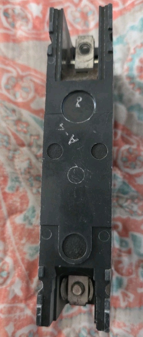 GE TED113020 Circuit Breaker 20A 1P 277V Lot Of 8, J8