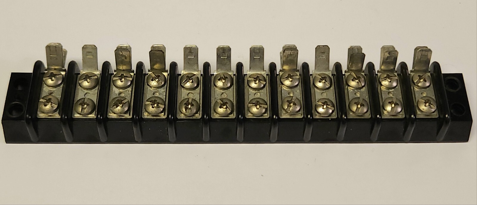 MARATHON 7 3/4″ Long 1 1/4″ Wide 12 Section 24 Position Screw Terminal Block