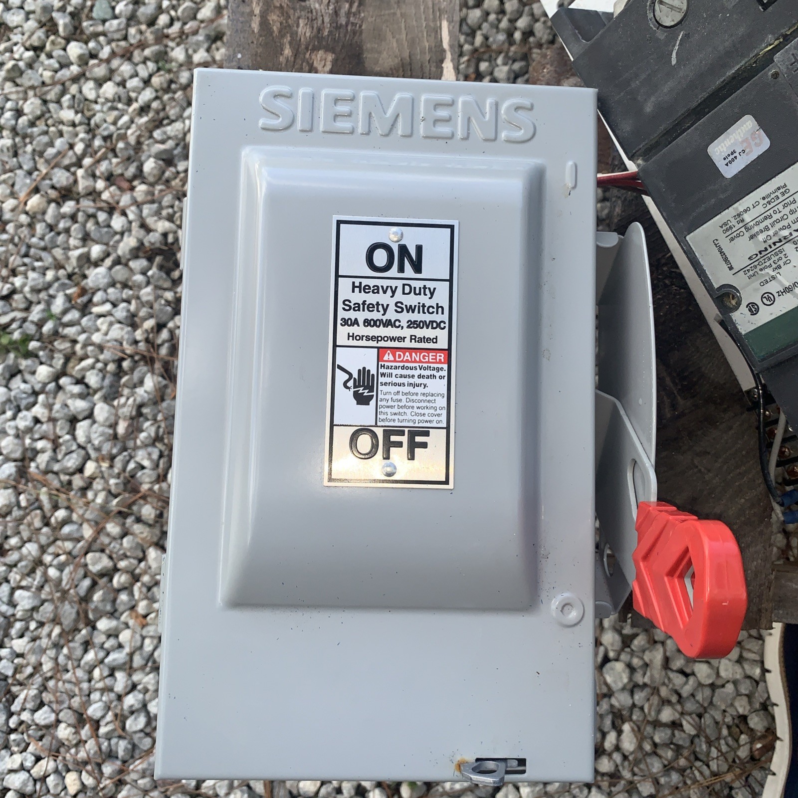 Siemens HNF361 Safety Disconnect Switch 30A 3P 600V Type 1 Enclosure Indoor New