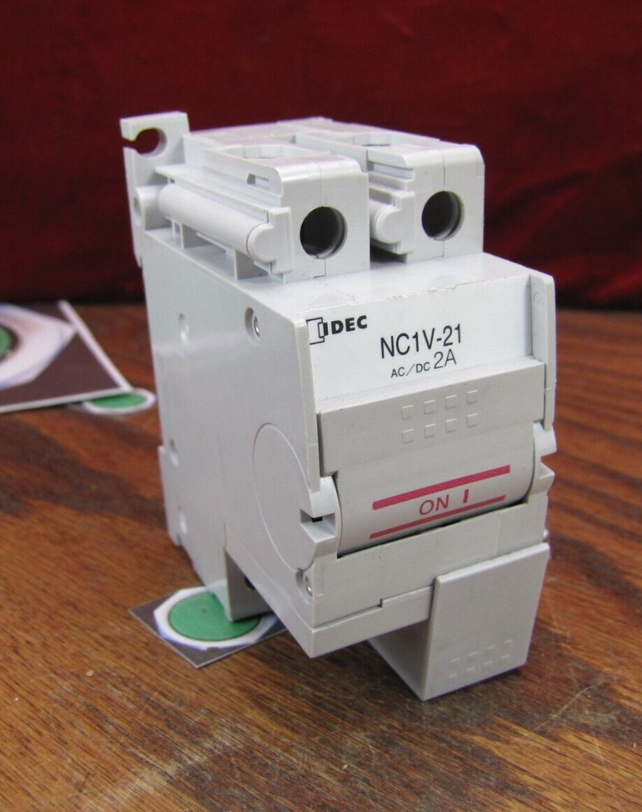 2a Idec Circuit Protector Breaker 2 pole 2 Amp 220vac 125vdc aux AC/DC NC1V-21