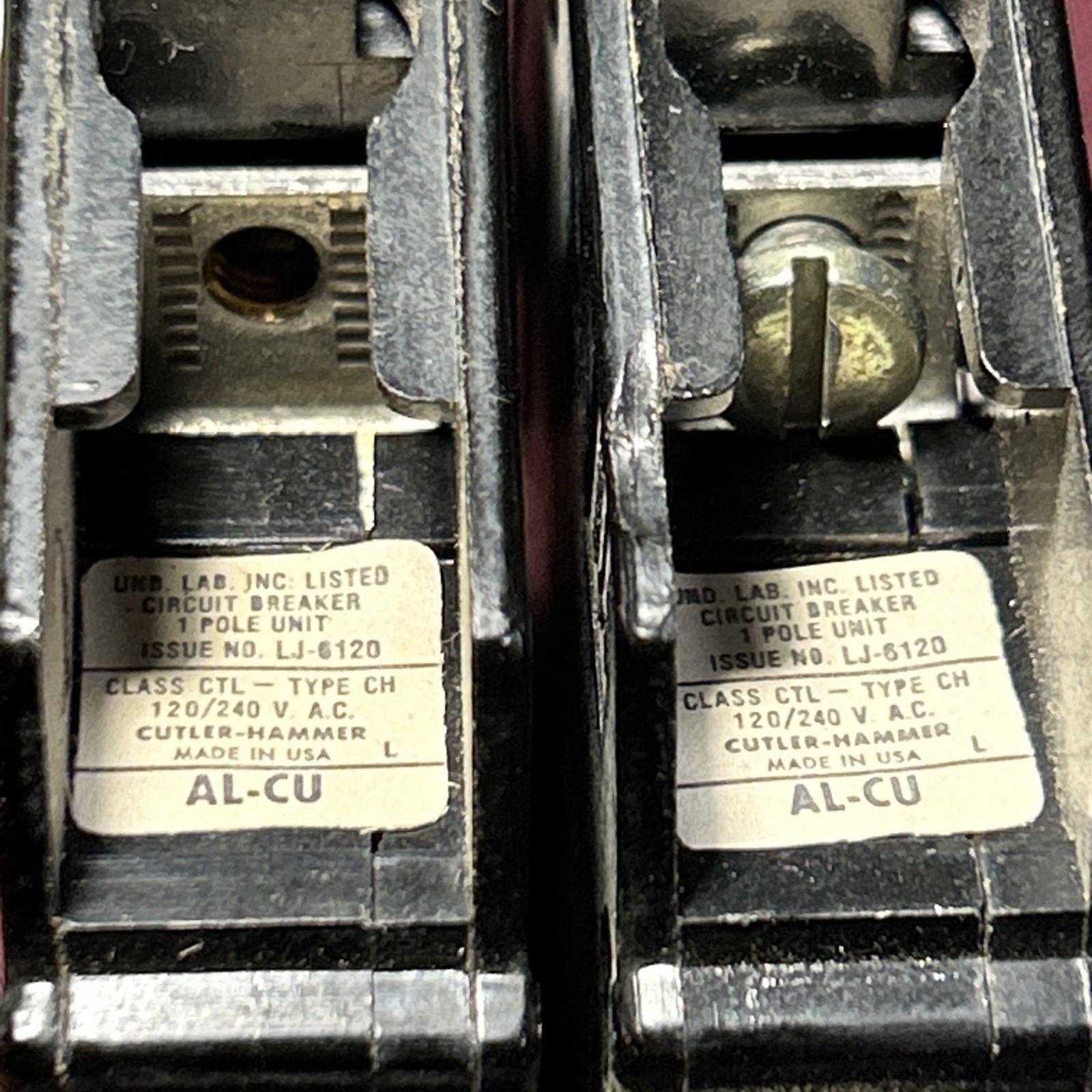 Cutler-Hammer Type CH 40 V Gang 2 Pole 120/240 V.A.C./single pole 20 A X2 AL-CU