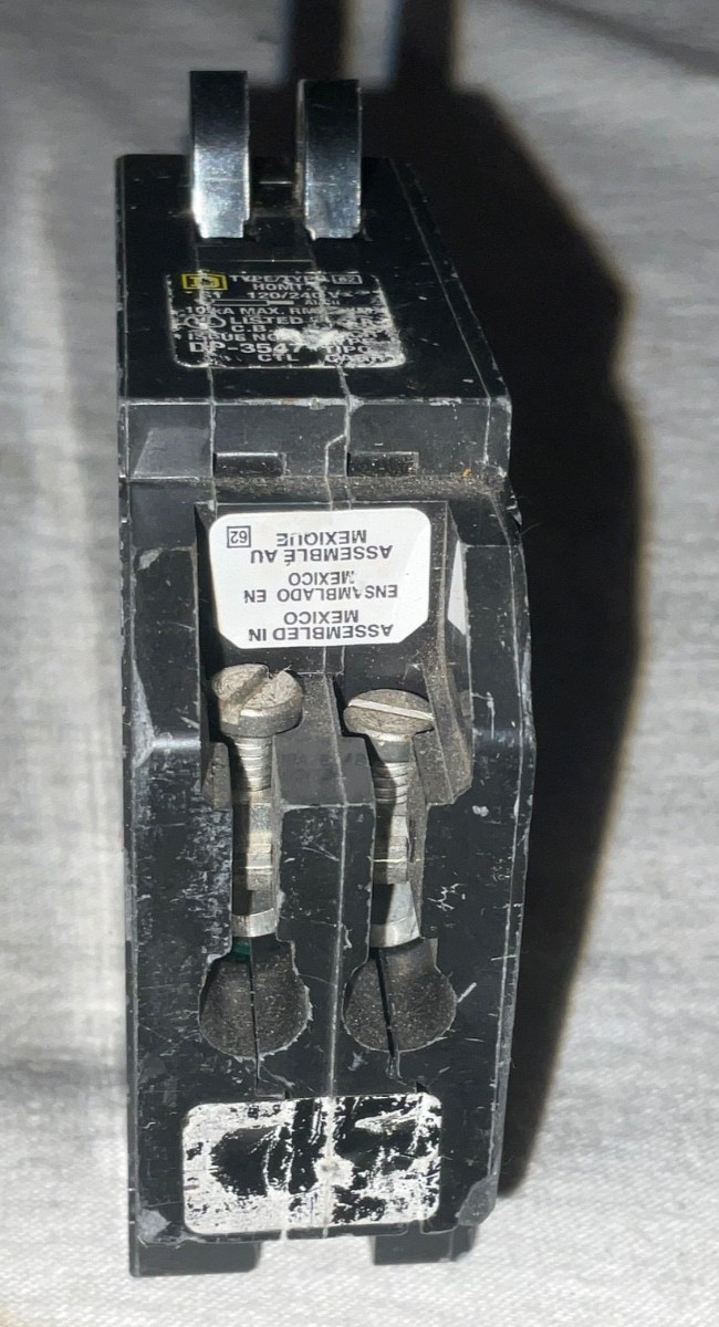 Square D HOMT2020 Homeline 20 amp Twin 1 Pole Tandem Circuit Breaker NEW