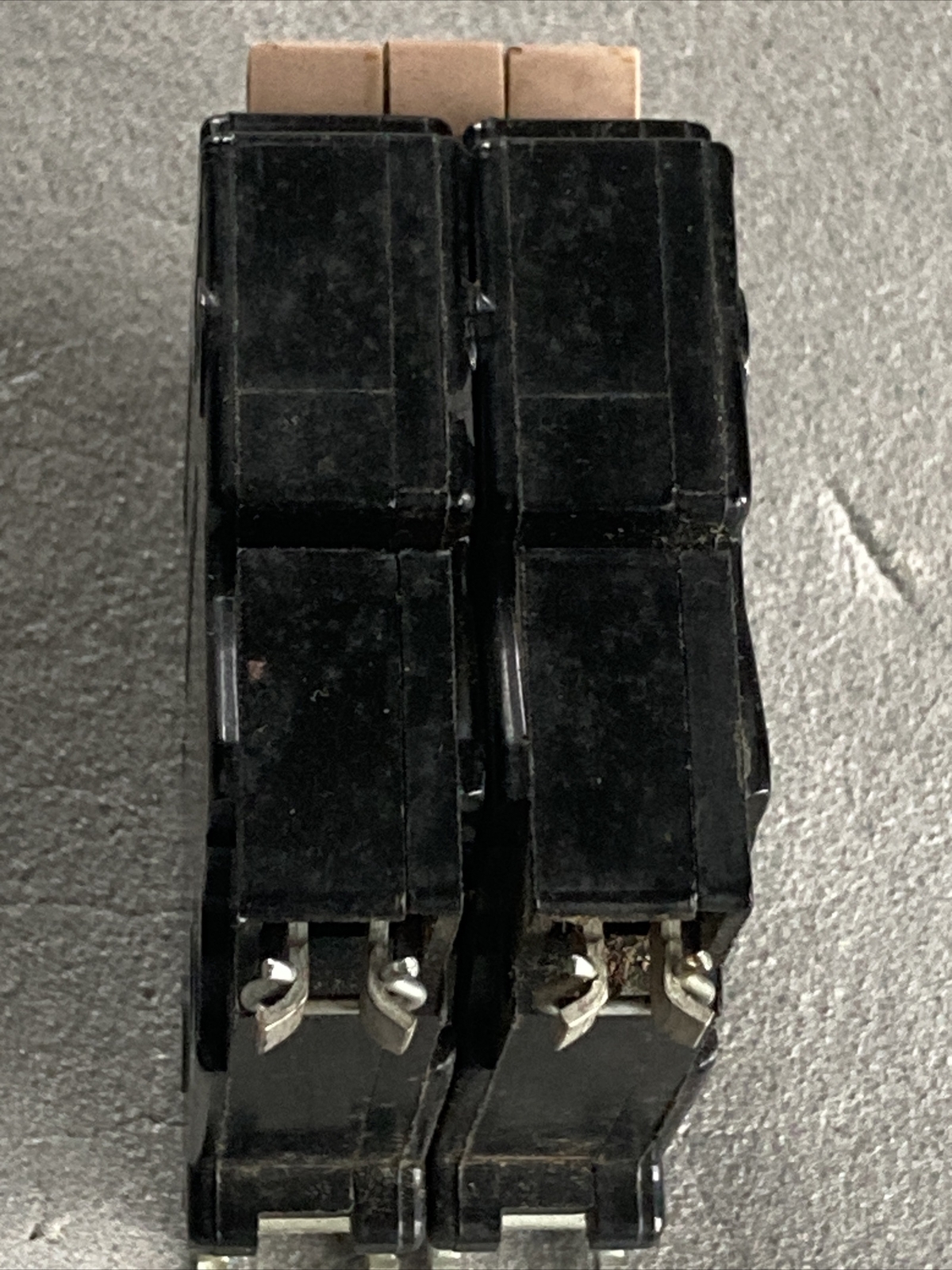 Cutler Hammer 20 Amp 2 Pole Circuit Breaker CH220 Half 1/2 Notch Metal Foot