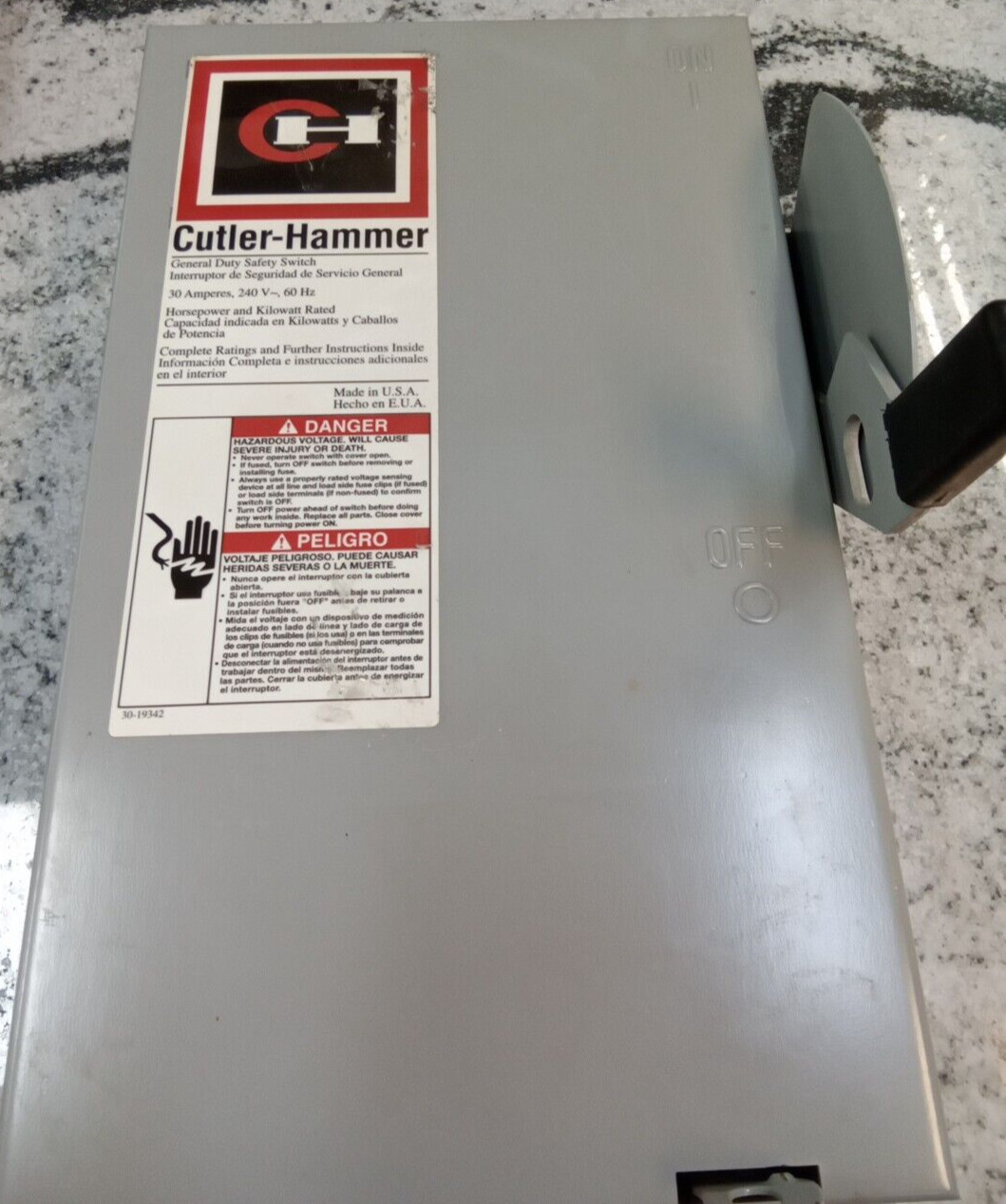 CUTLER HAMMER/DISCONNECT/SWITCH/ DG321NGB/30A/3P /240V/R1-INDOOR/FUSIBLE(B33D2