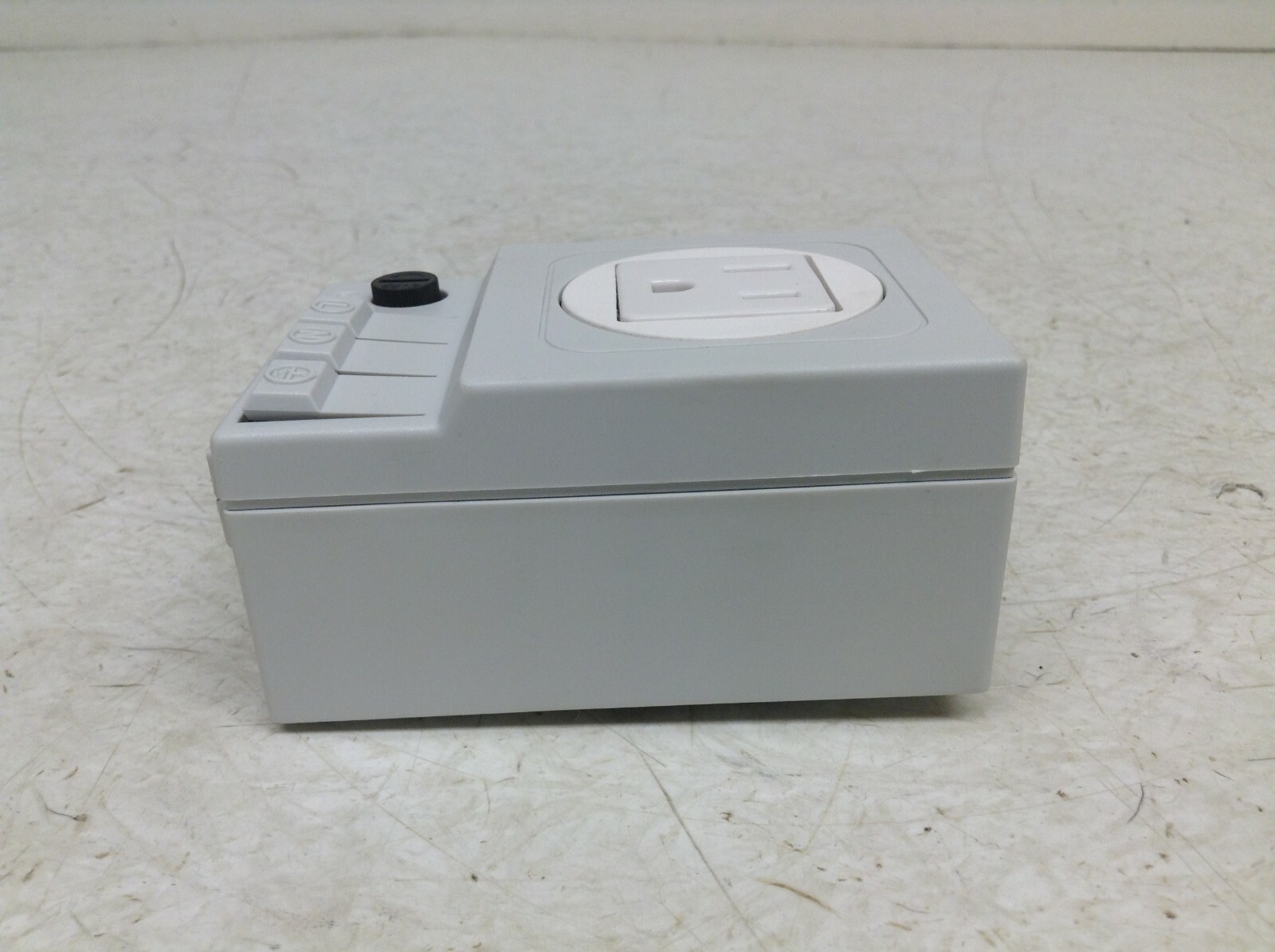 Stego SD 035 Din Rail Receptacle Outlet 120 VAC 03504.0-00 SD035 (TSC)