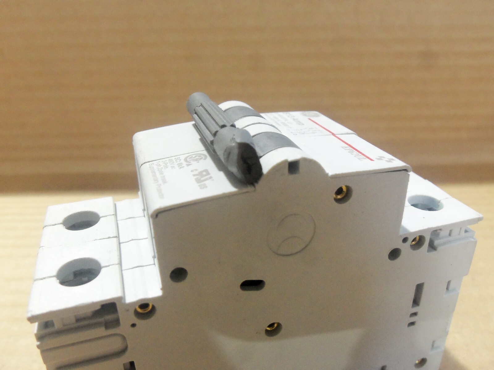 NEW GENERAL ELECTRIC EP62ULB13 2 POLE 13 AMP DIN RAIL CIRCUIT BREAKER FLAWED