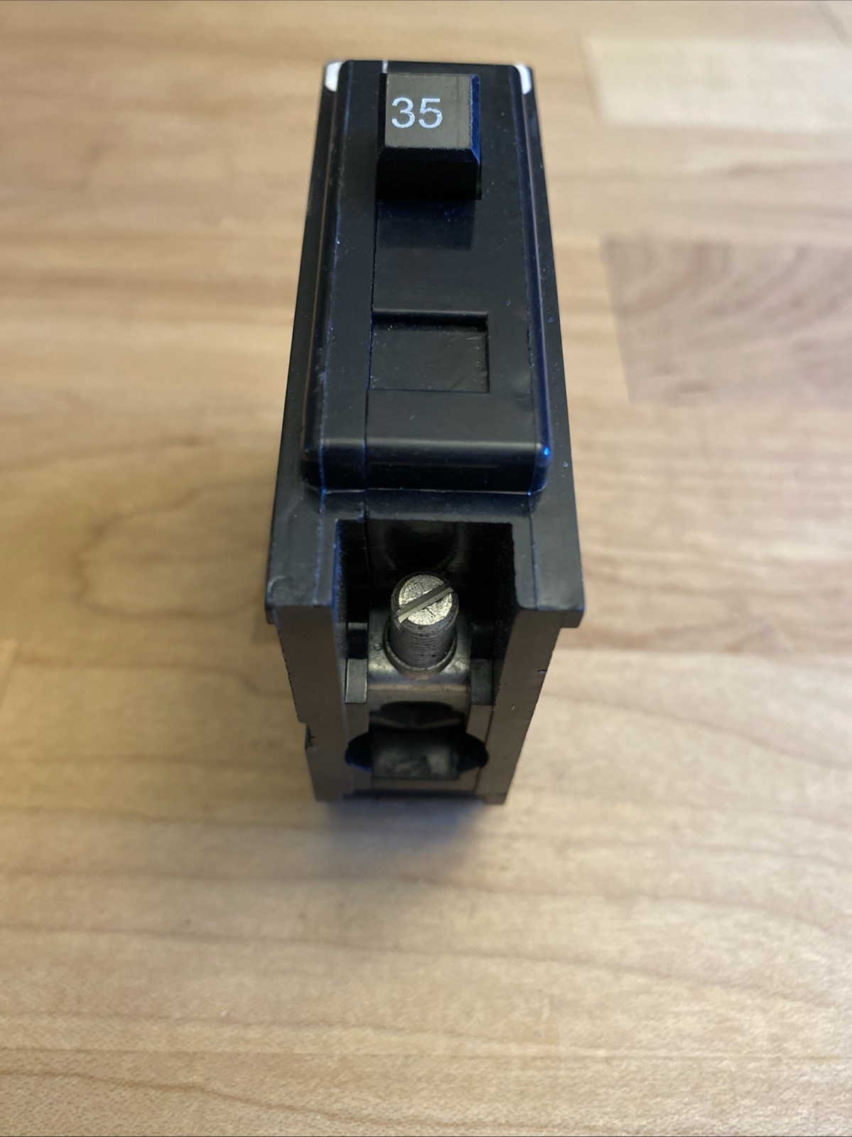 Eaton BAB1035H Circuit Breaker 1 Pole 35 Amp 120/240V Type BA Bolt-On