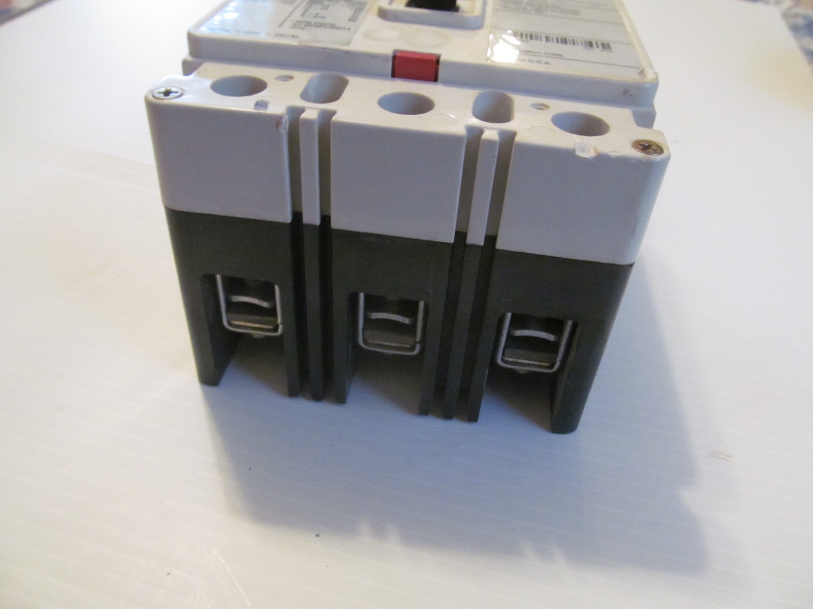 cutler hammer ehd3035 3 pole 35a 600v mc breaker.