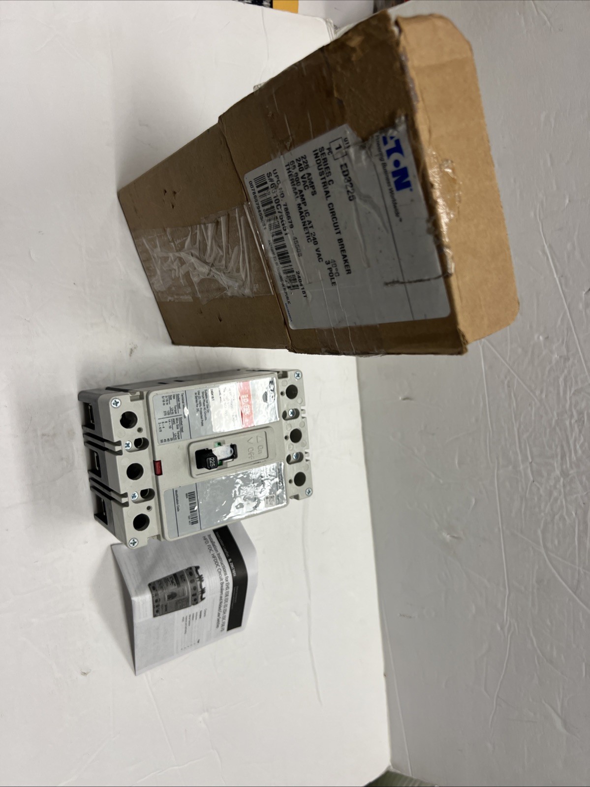 NIB – Eaton 225A 240V – ED3225 3 Pole, 65k Circuit Breaker