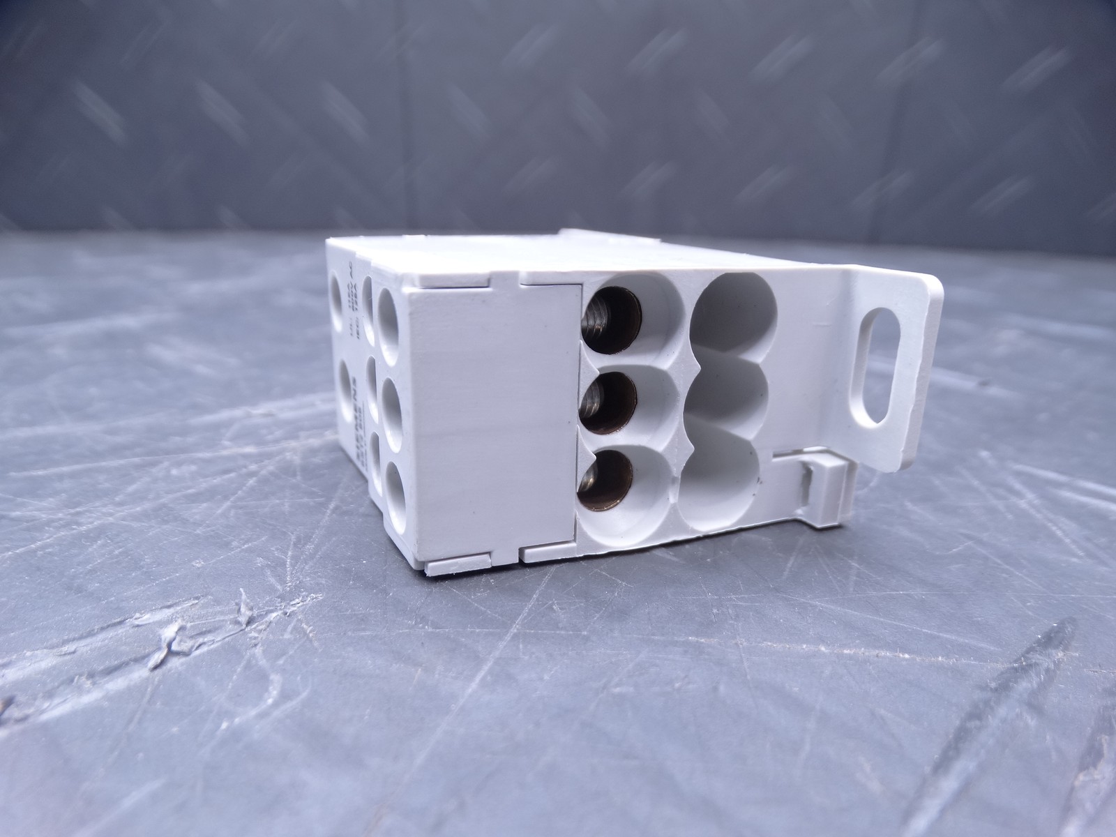 Siemens 5ST2505 1-pole 125A 690V Input Distribution Block