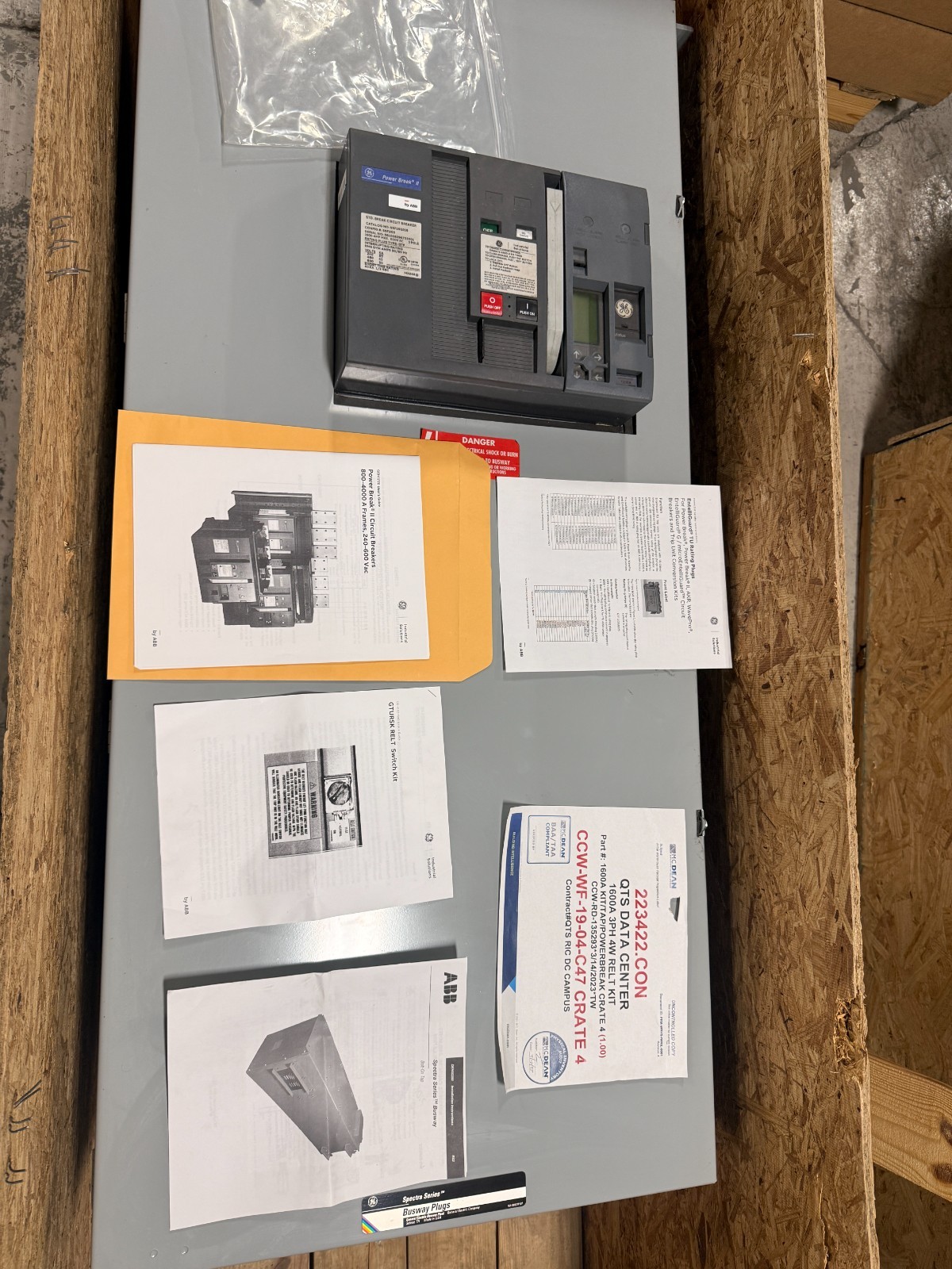 GE/ABB Spectra Busway Bolt-On Tap Bus Plug 1600A Power Break II 1200A Trip