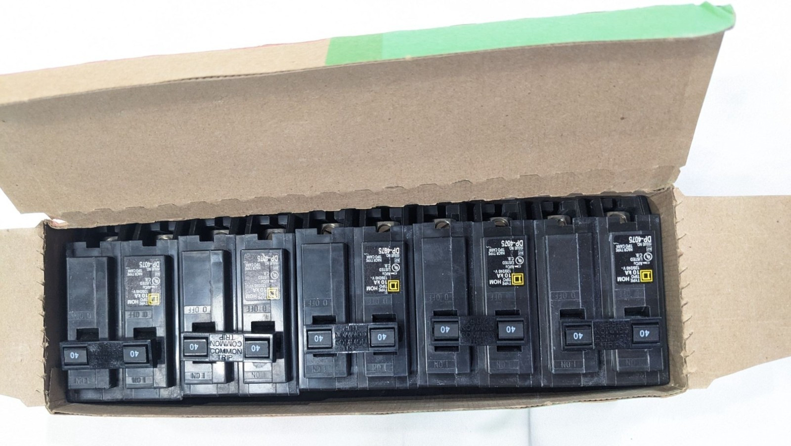Square D Homeline 40A 2-Pole Circuit Breakers 120/240V 50/60Hz 5 Pack