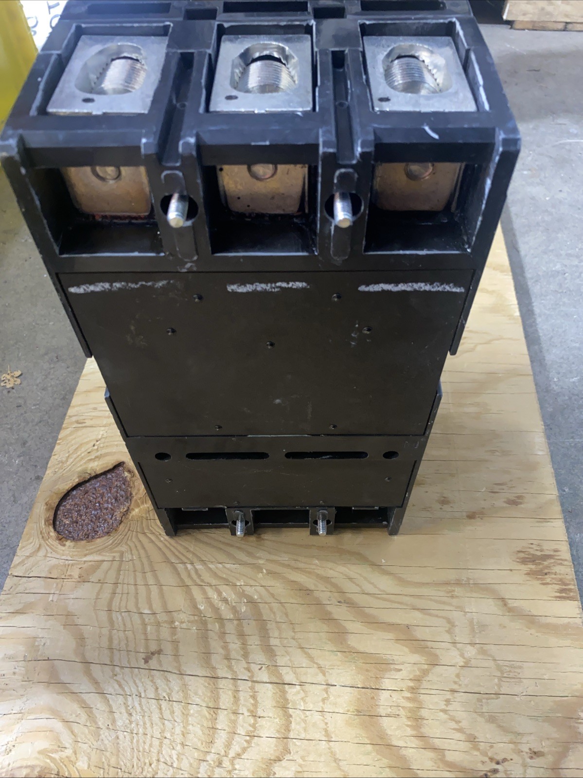 Square D LAL36400 Circuit Breaker – 3 Pole, 400 Amp, 600V