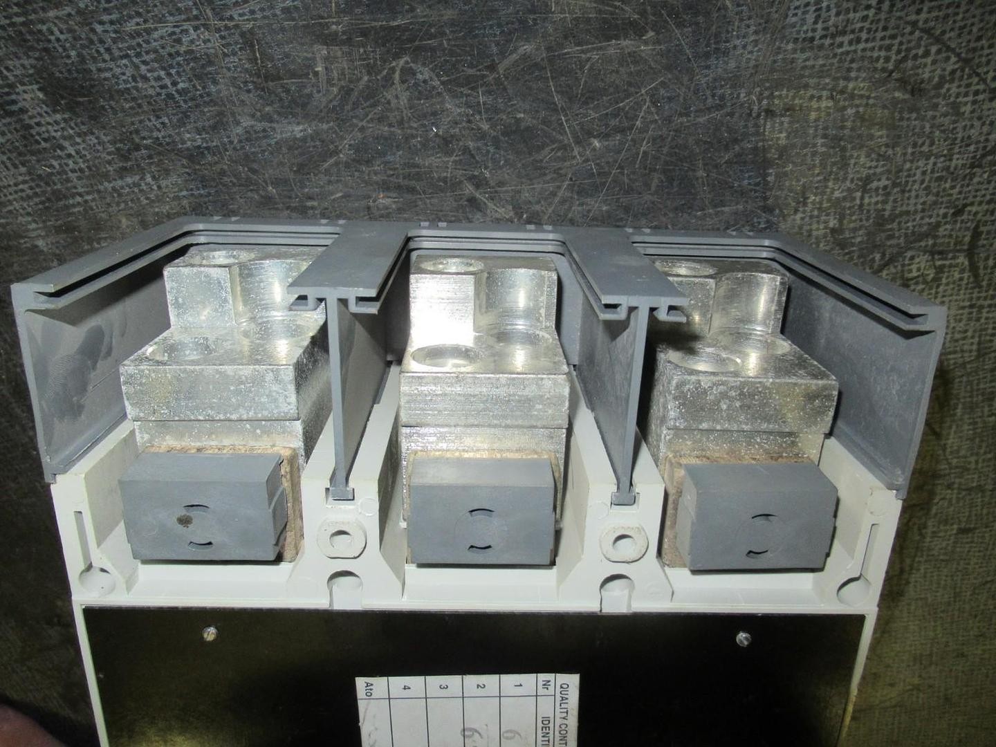 ABB BREAKER SACE-S6 S6N 600V 700A W/ AUXILIARY SWITCH, UVR, LUGS & GUARDS