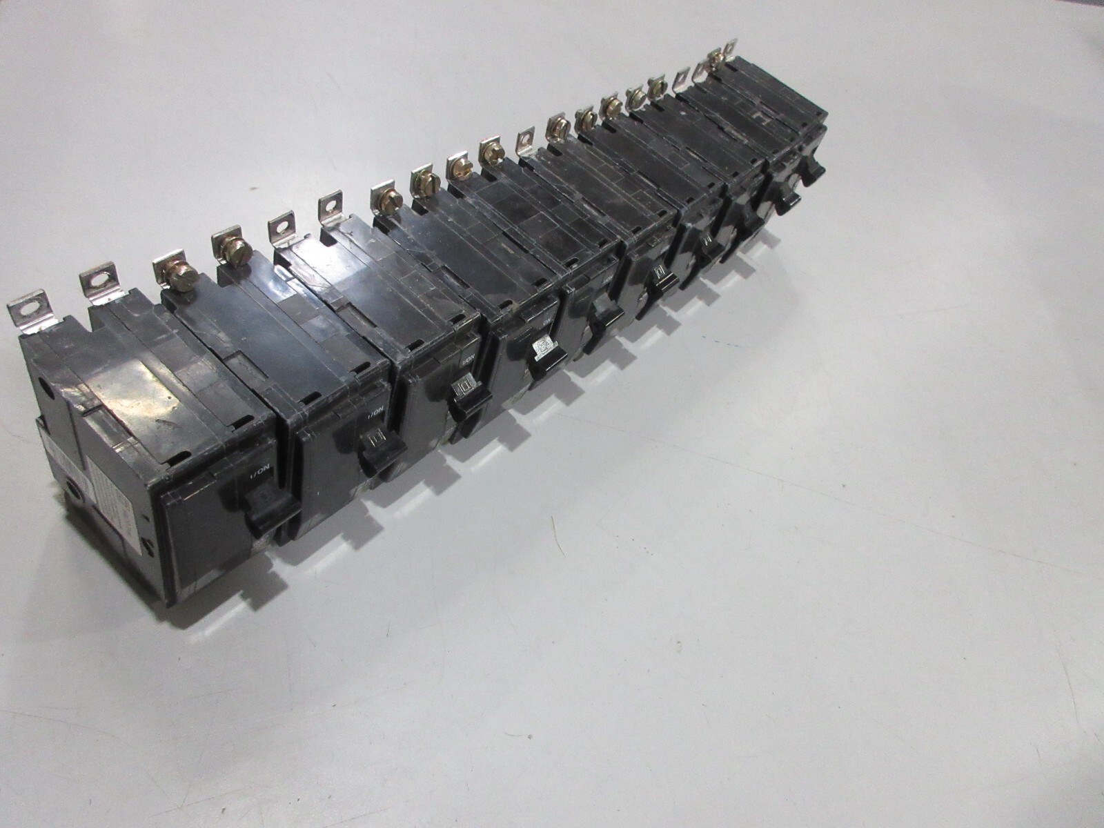 LOT OF 10 Square D QOB220 20 Circuit Breakers