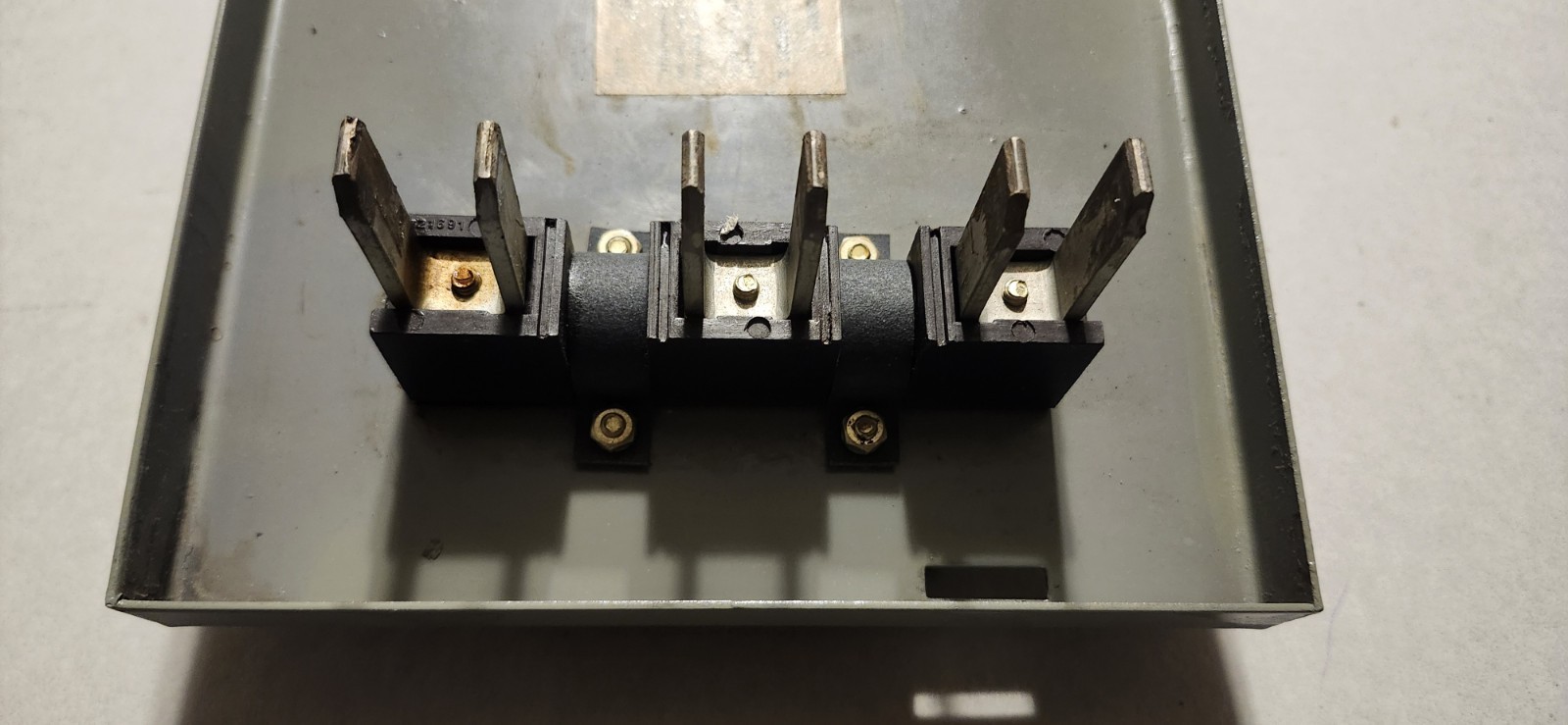 SQD SD-9352 60 AMP 240 VOLT ROUND BAR BUSS PLUG