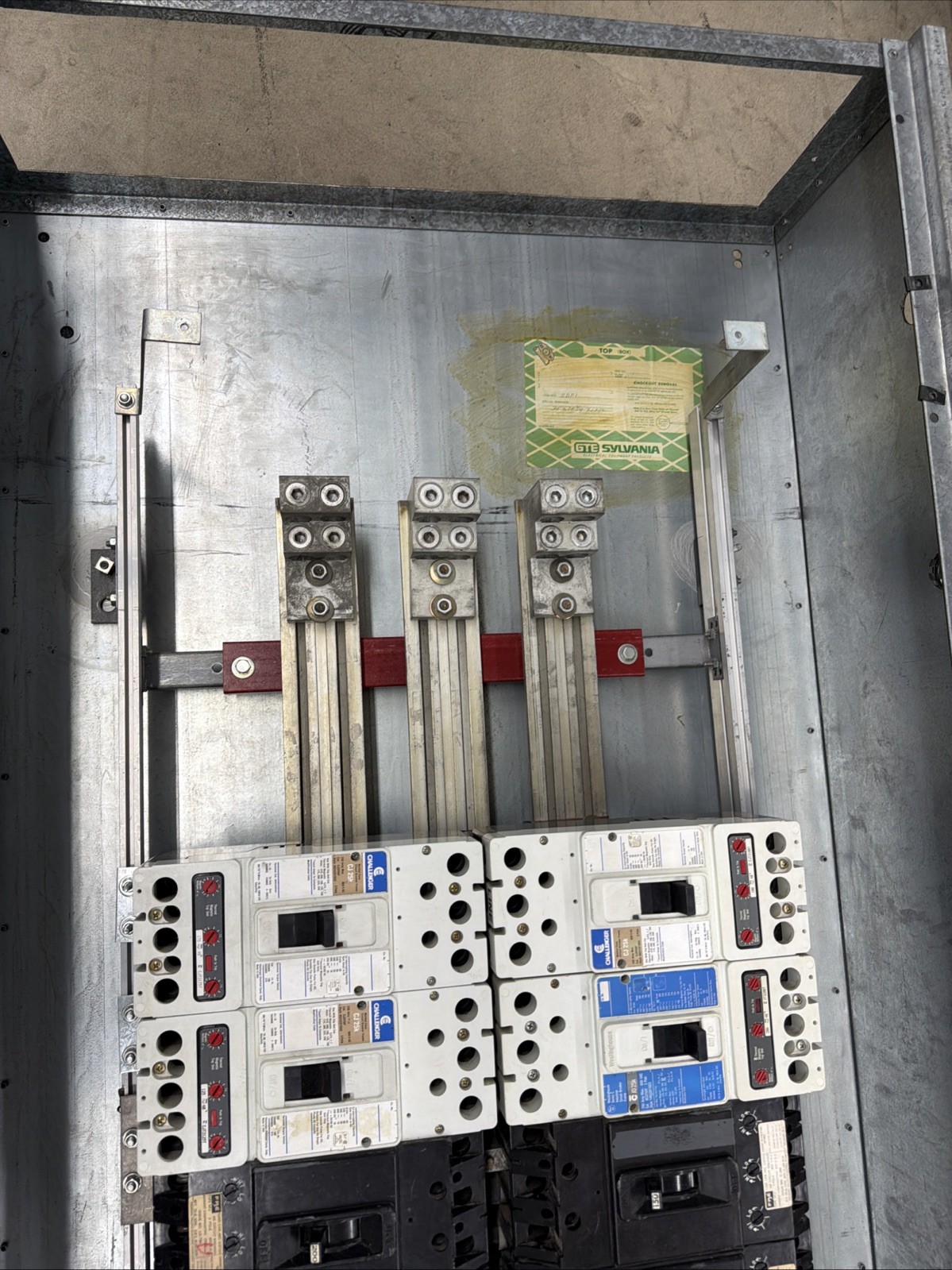 Main Lug Panelboard 1200A 3 Phase 4W Bottom/Top Feed W/Breakers 120/208V Panel