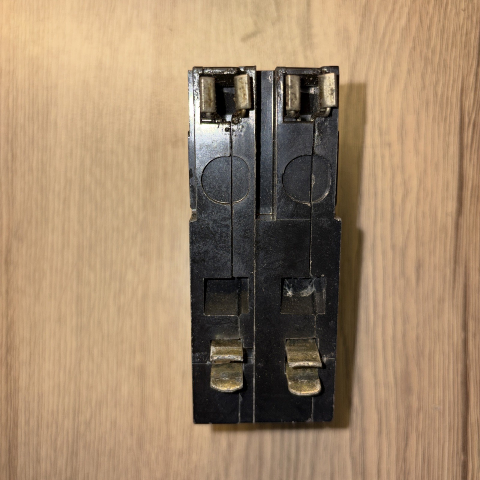 Square D Type QO2100 100 AMP 2 Pole 120/240VAC Main Circuit Breaker CHIPPED