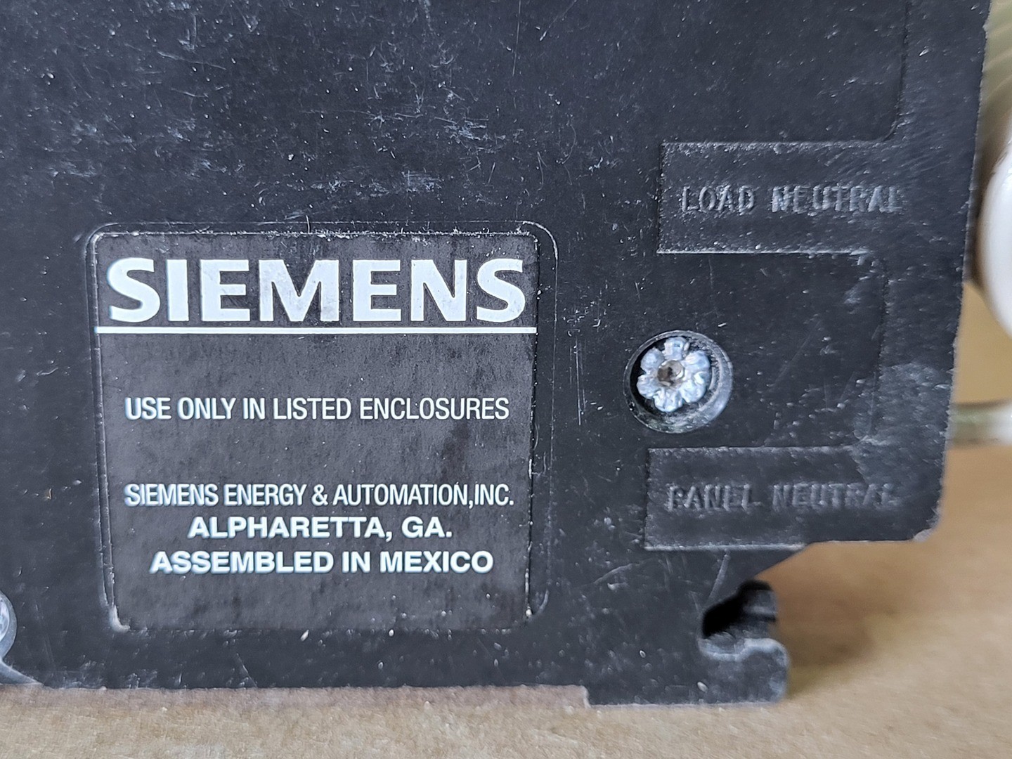 SURPLUS NEW SIEMENS QE120H 20 Amps 1-Pole 120 volts Circuit Breaker – Parts