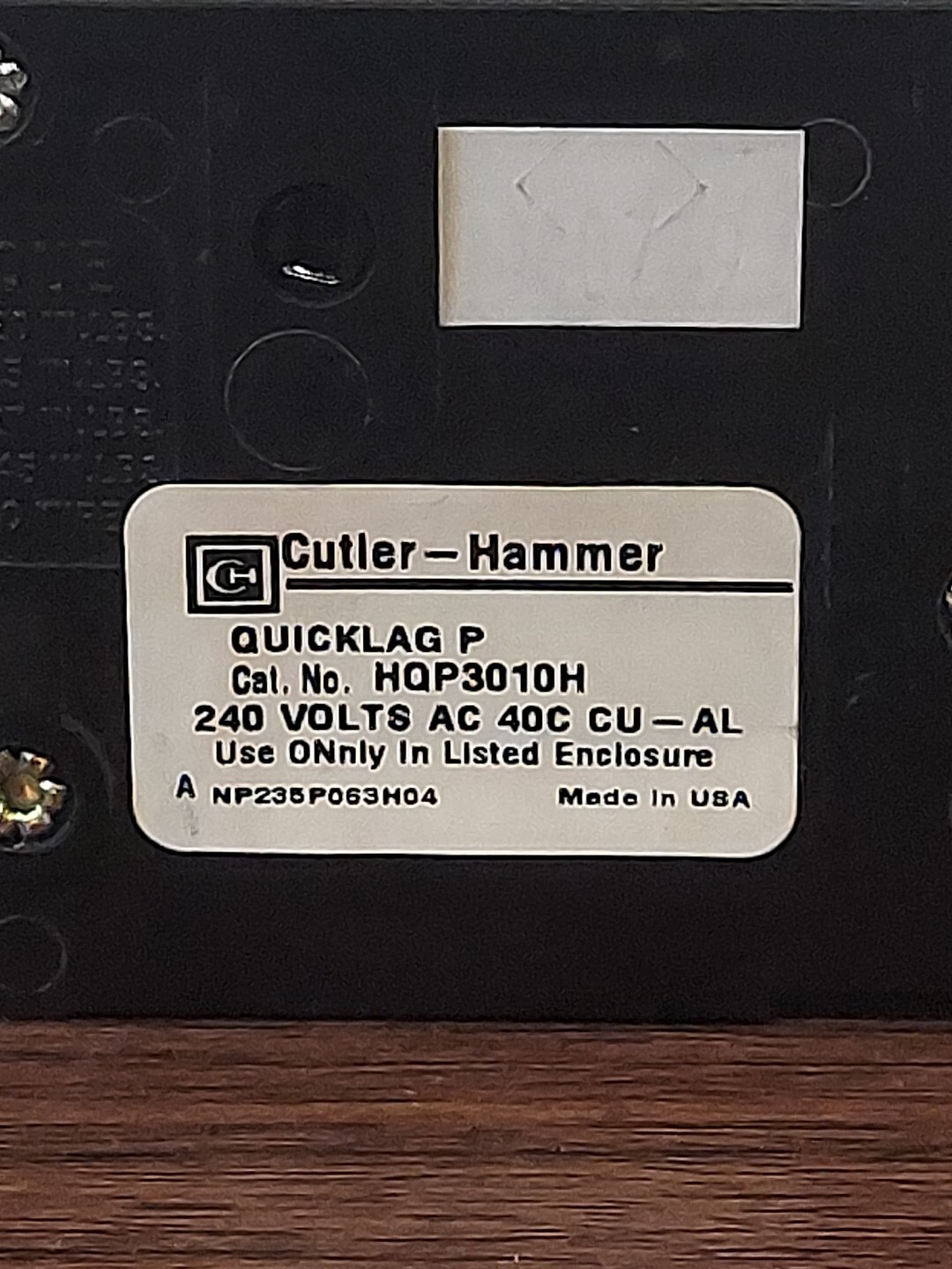 Cutler-Hammer HQP3010H 3 pole 10 amp PLUG IN/ON Circuit Breaker (eaton)