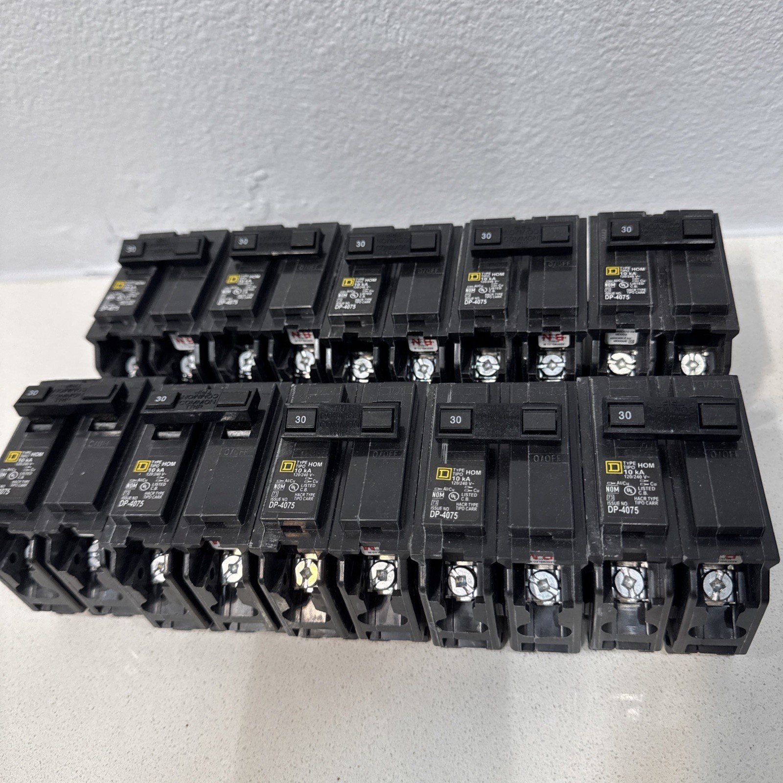 Square D HOM230 Plug-In Circuit Breaker 2-Pole 30-Amp 120/240v