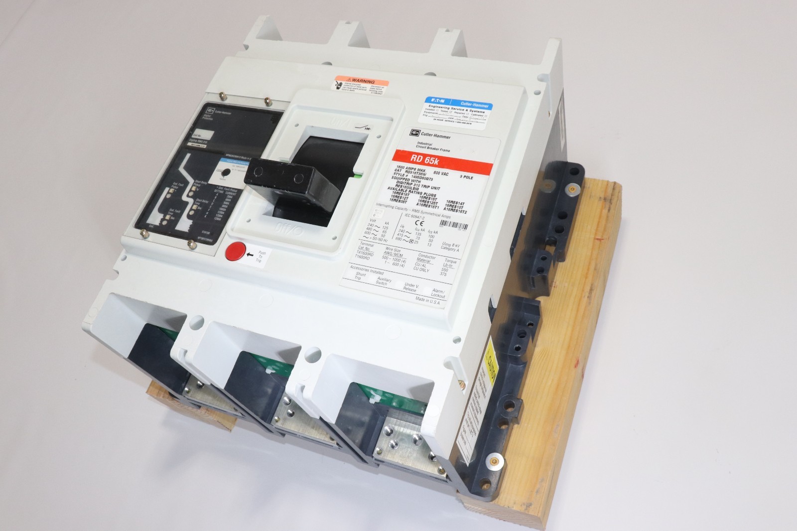 CUTLER HAMMER RD316T36W 1600A 3-POLE BOLT-ON CIRCUIT BREAKER 600V 65KA@480 RD65K